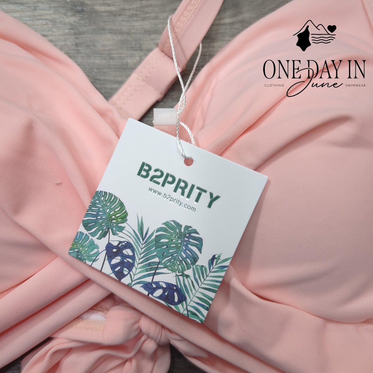 B2Prity Twist Front Cut Out Tie Back Swimdress One Piece Swimsuit Size M
