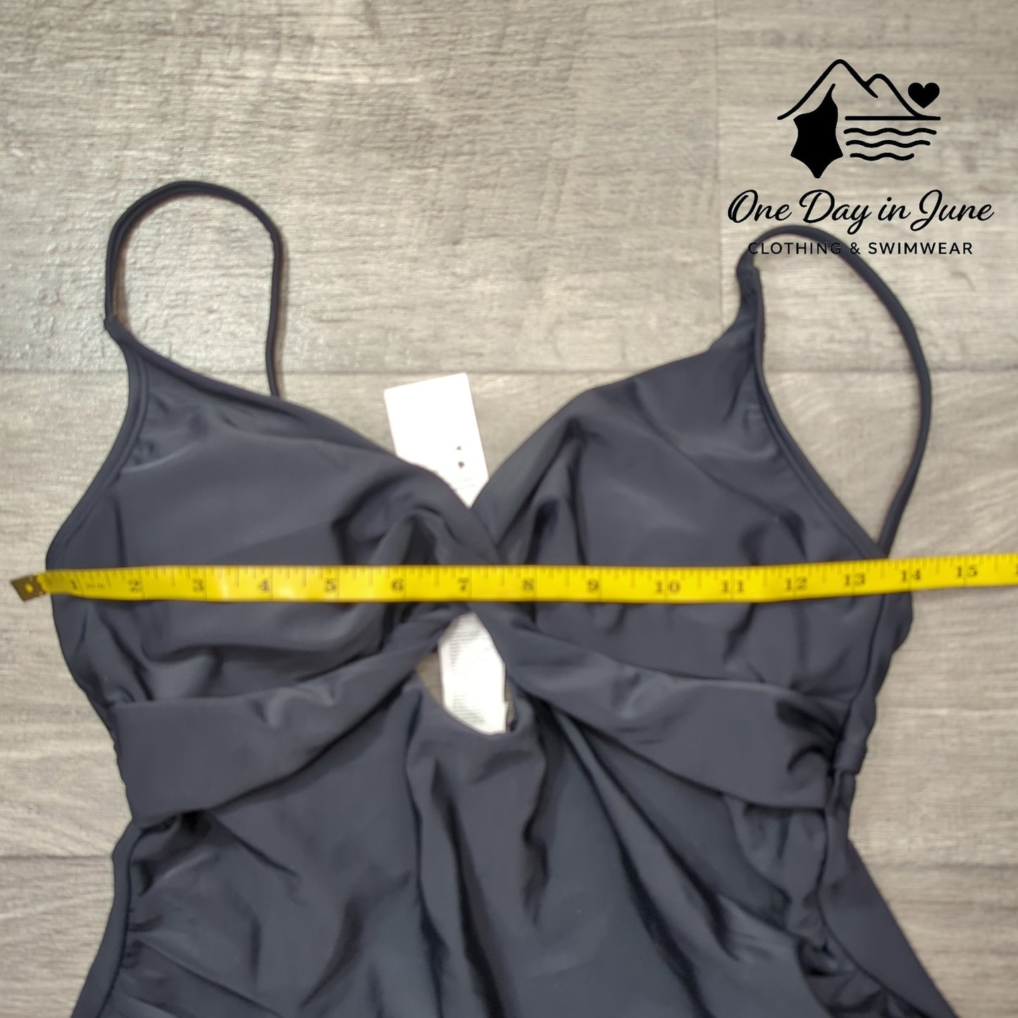 Cupshe Cross Front Keyhole One Piece Swimsuit Size M