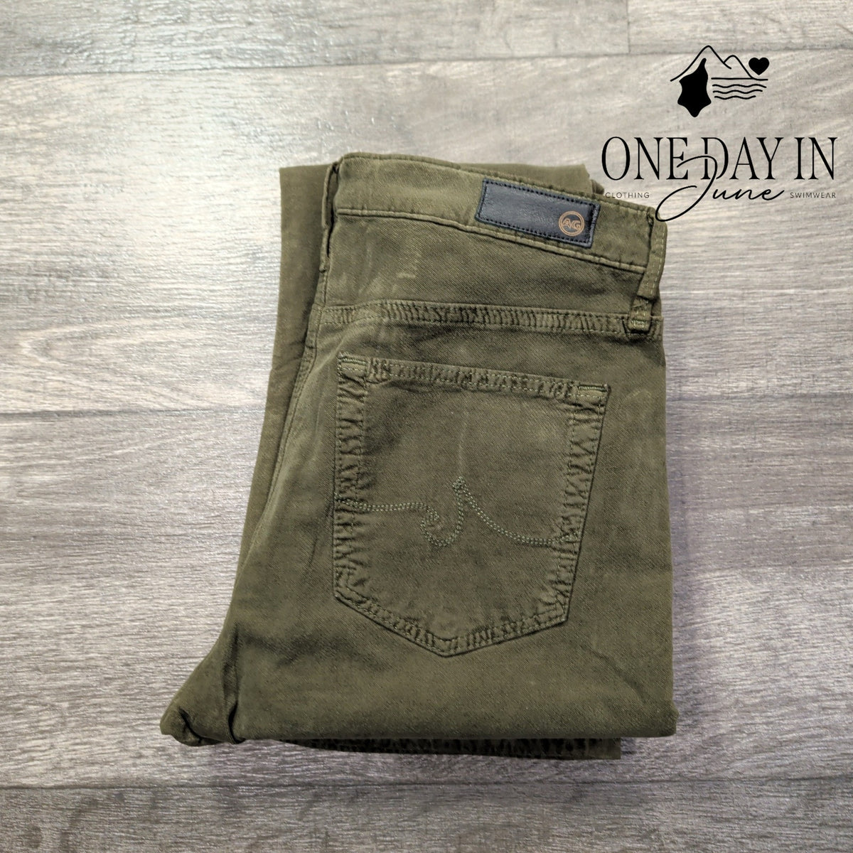 AG Adriano Goldschmied Jodi Crop Velveteen Flare Pants Olive NWT $215 Size 4 (27