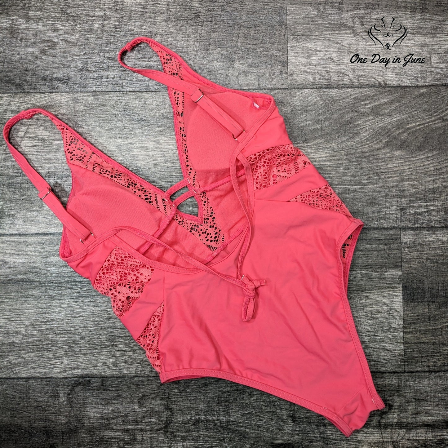 Wevswe Deep V One Piece Swimsuir Size M