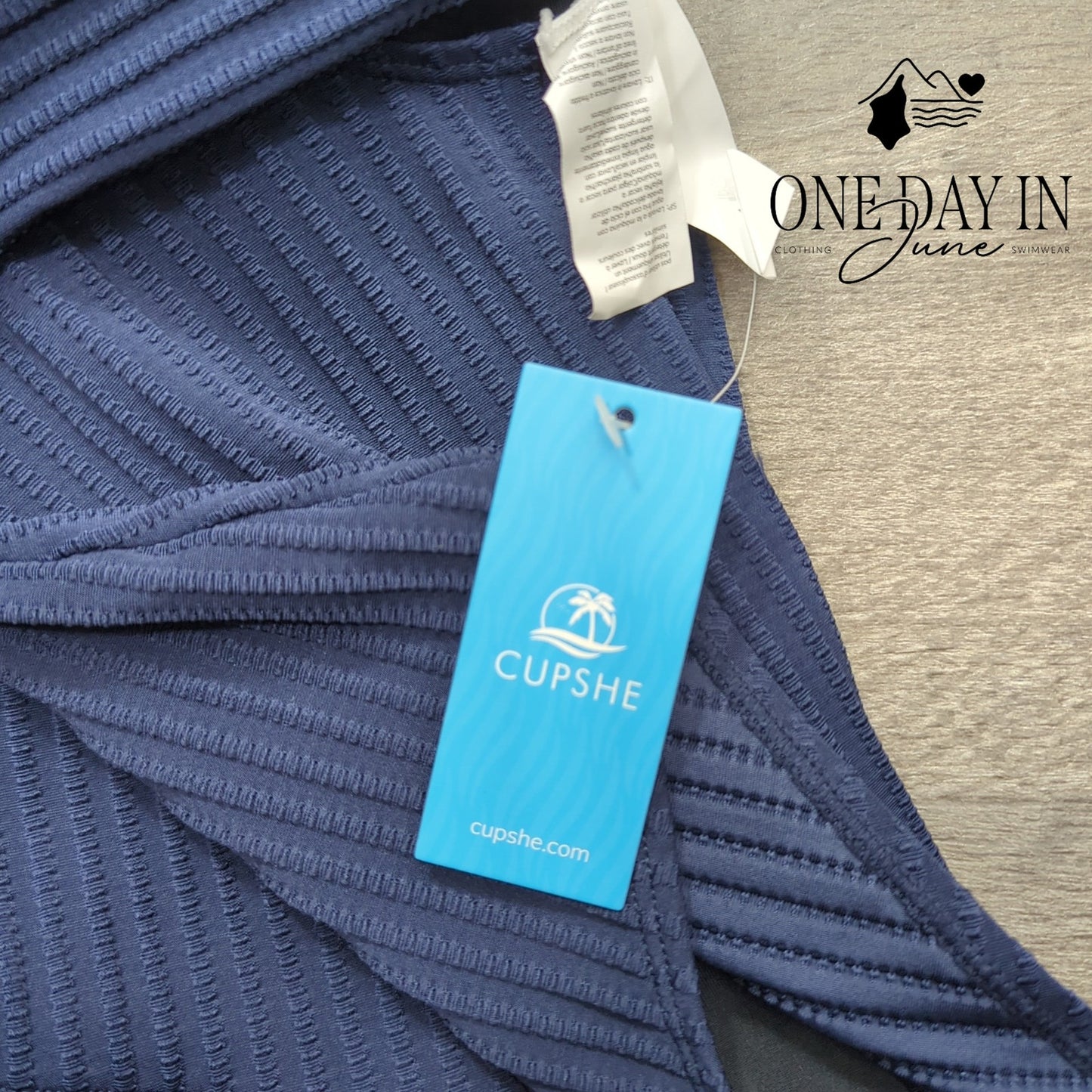 Cupshe V Front Textured One Piece Swimsuit Size M