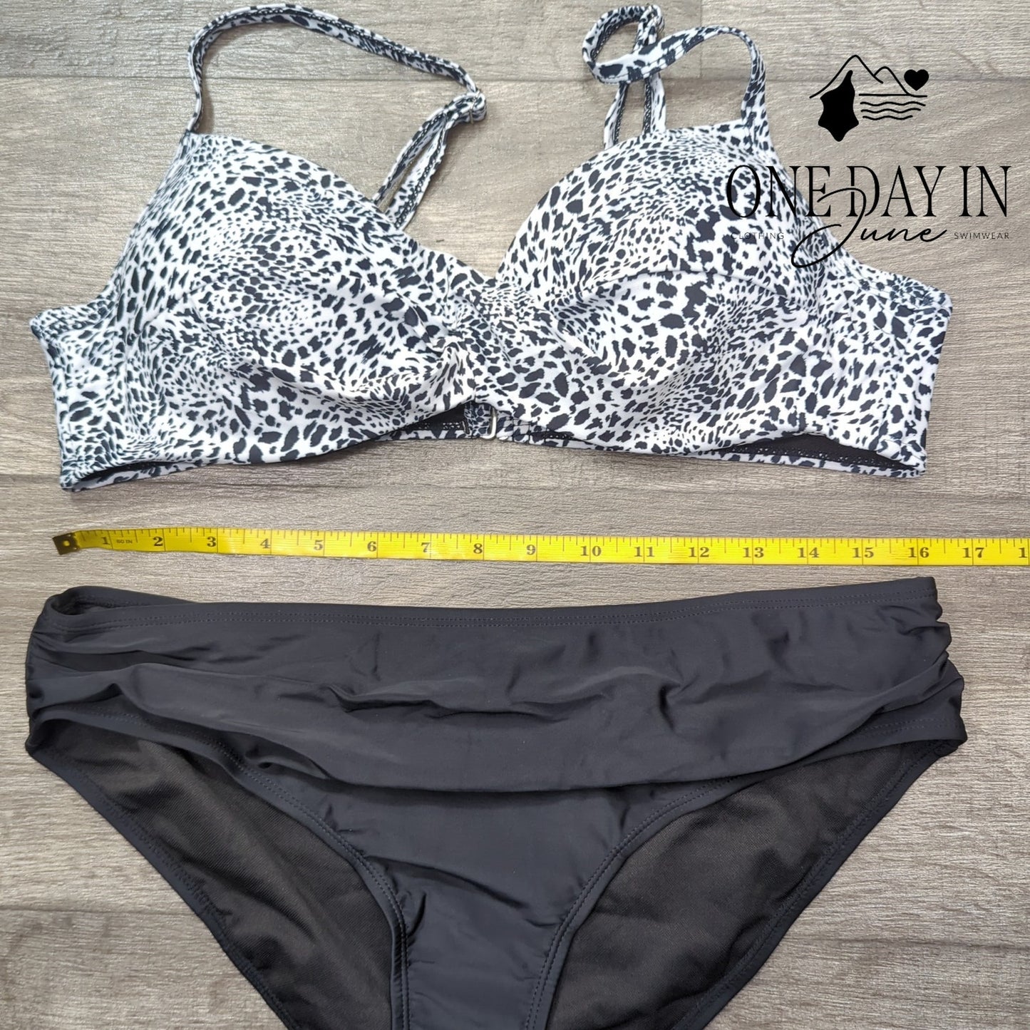 CharmLeaks Twist Front Molded Cup Bikini Swimsuit Size XL