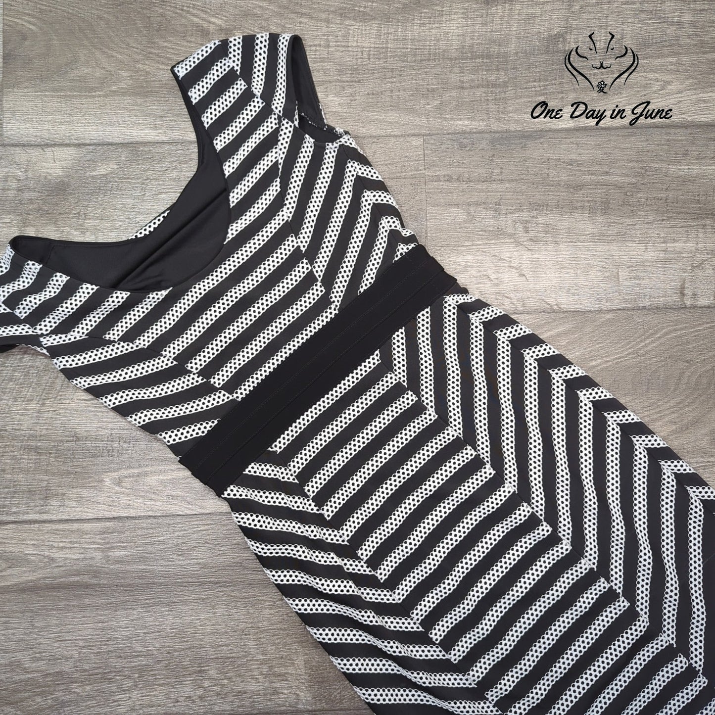 White House Black Market Striped Sheath Dress Black White Buckle Size 2