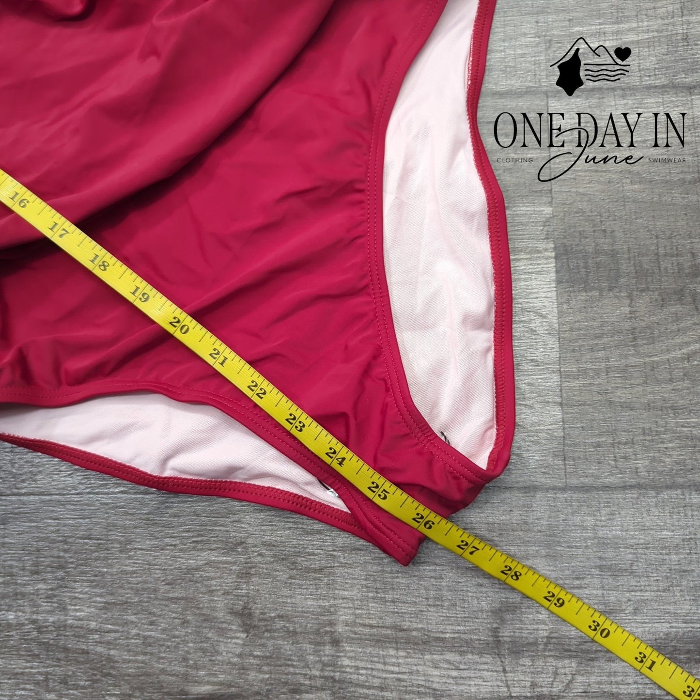 Cupshe Twist Front Keyhole One Piece Swimsuit Size L