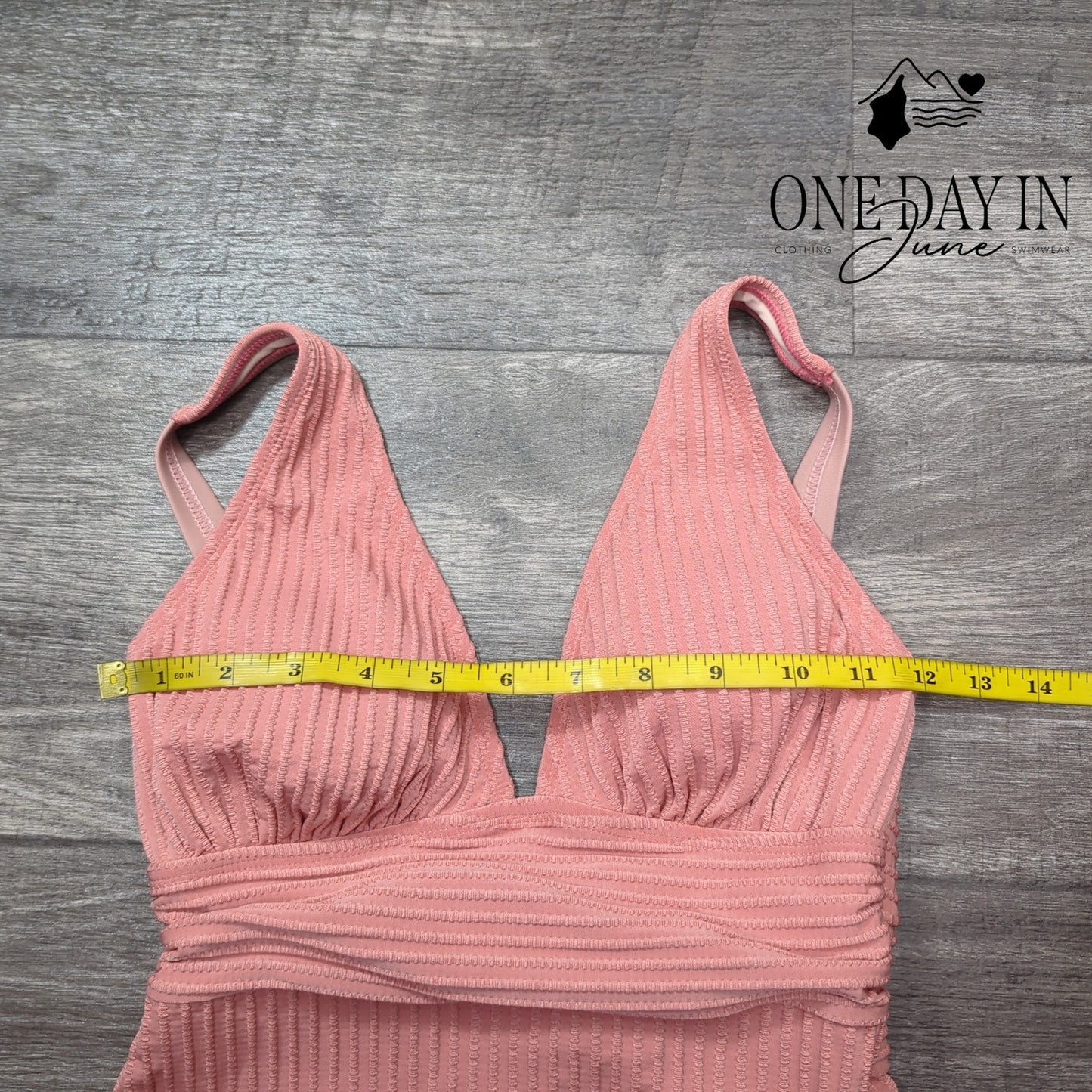 Cupshe Textured V Neck One Piece Swimsuit Size S