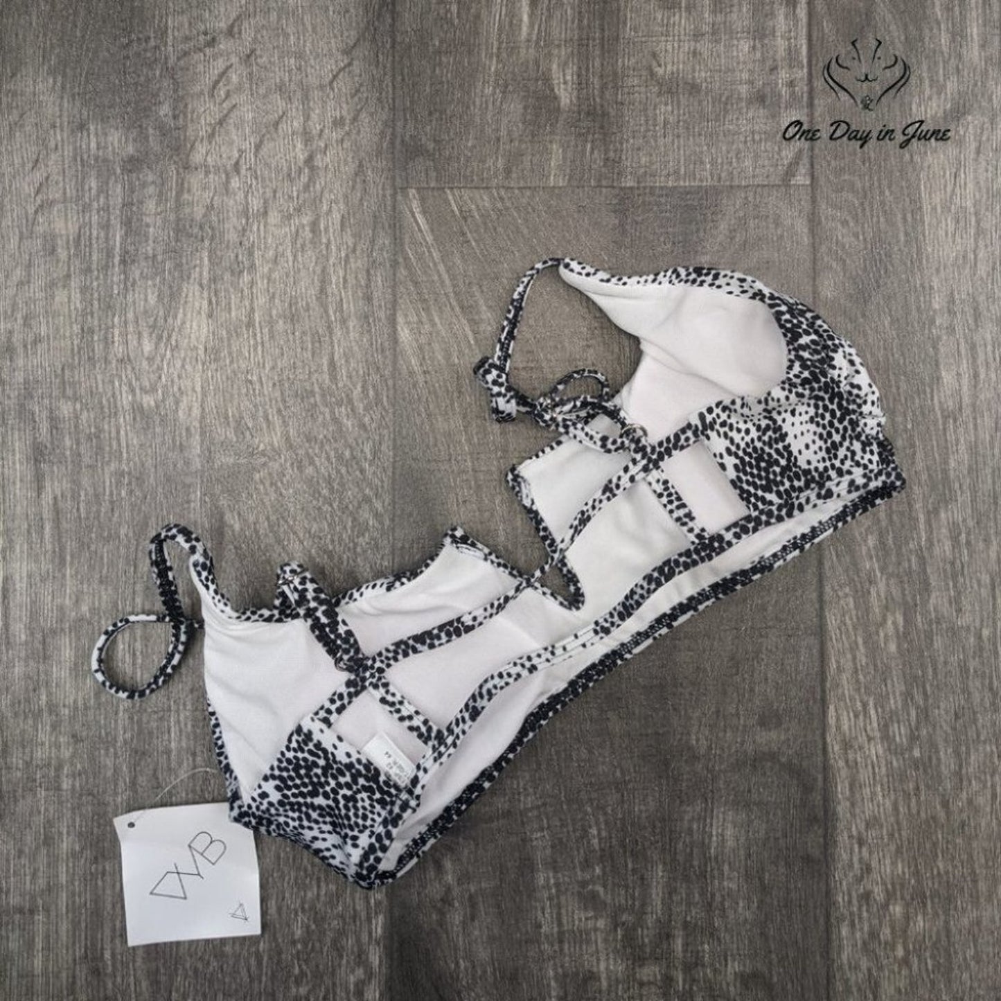 Vicious Young Babes Stunner V-Wire Bralette Bikini Top Swimsuit Size M