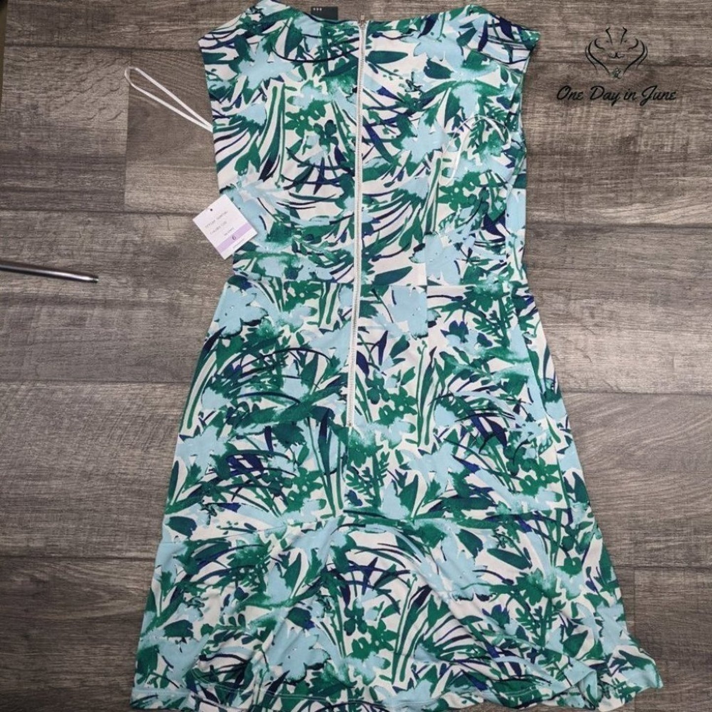 Gabby Skye Cap Sleeve Round Neck Dress Size 6