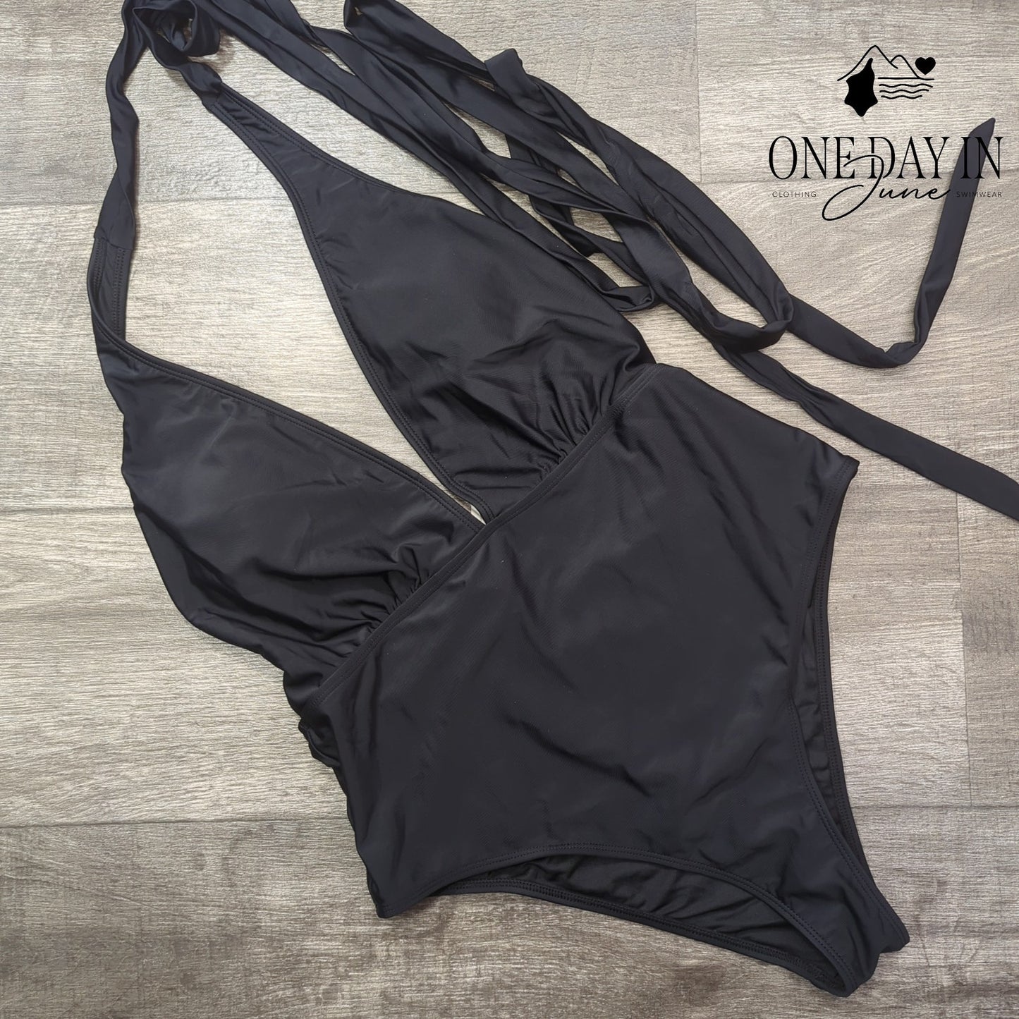 Cupshe V Neck Tie Wrap Halter One Piece Swimsuit Size L