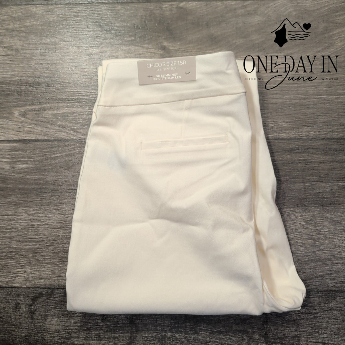 Chico's So Slimming Brigitte Slim Leg Crop Pants White NWT Size Chico's 1.5 (10)