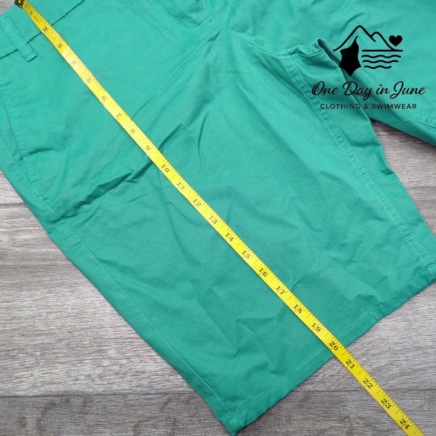 New York & Company Manhatten Chino Bermuda Shorts Size 16