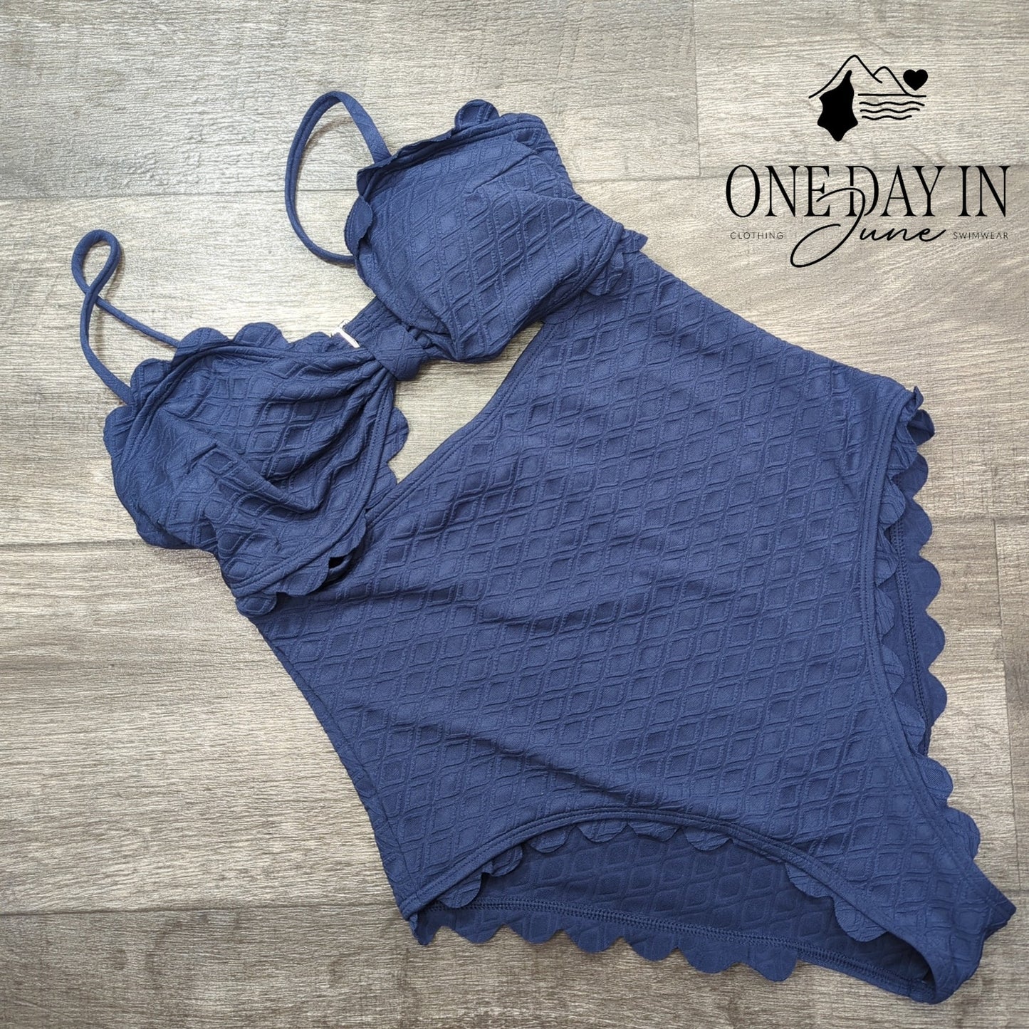 Cupshe Scallop Textured Cut Out One Piece Swimsuit Size M
