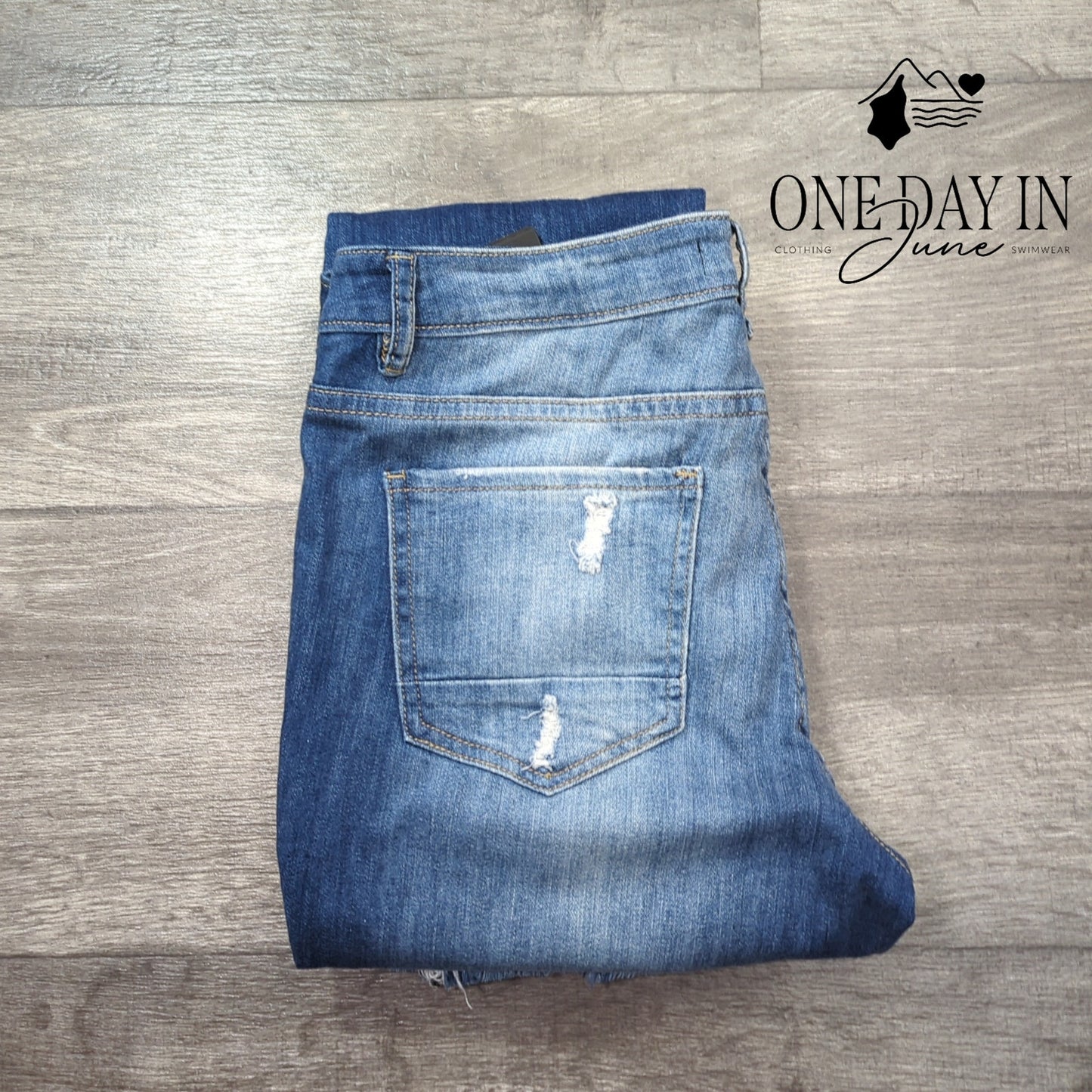 Denim Couture Juniors Distressed Straight Leg Jeans Size 11