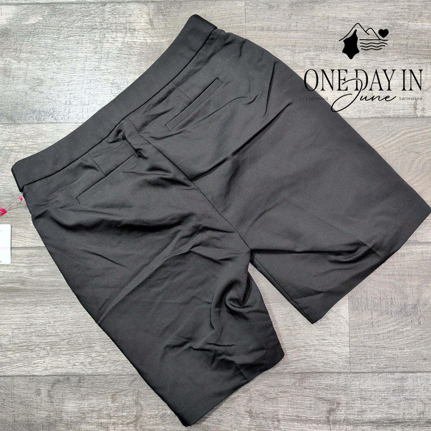 Rafaella Curvy Shorts Size 6