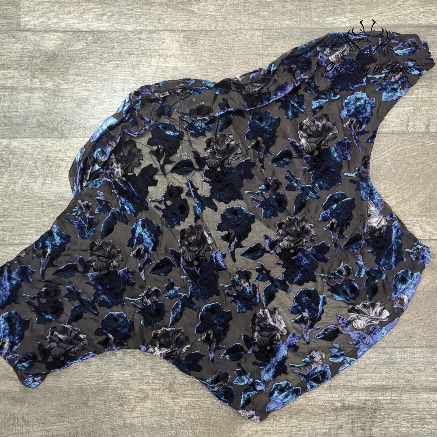 Forever 21 Short Sleeve Shrug Size M