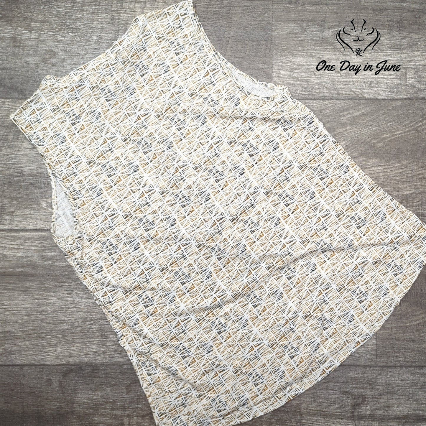 Liz Claiborne Petite Sleeveless Button Front Blouse Geometric Print PM Size PM