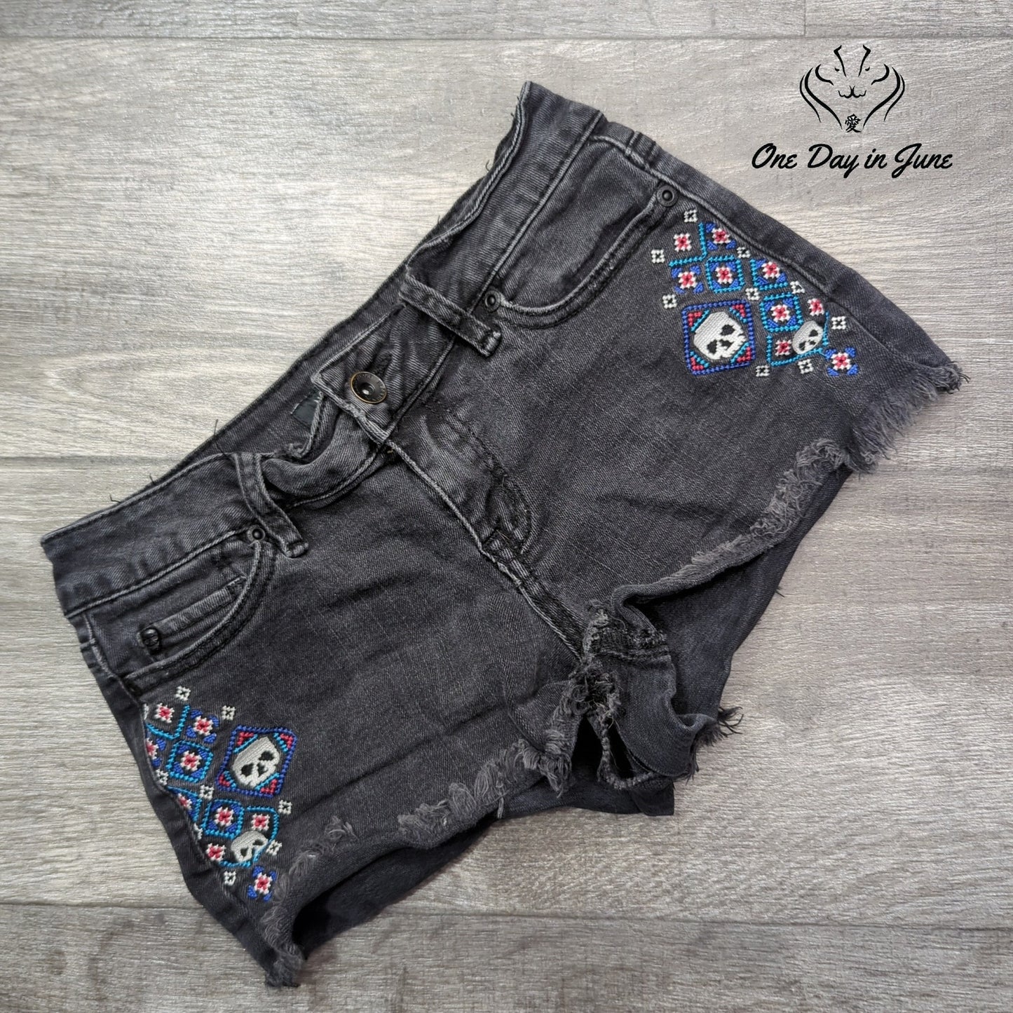 Black Heart Juniors Embroidered Low Rise Shorts Size 1