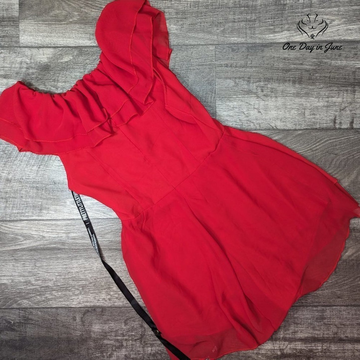 Prettylittlethings Sleeveless Plunge Mini Dress Size 6