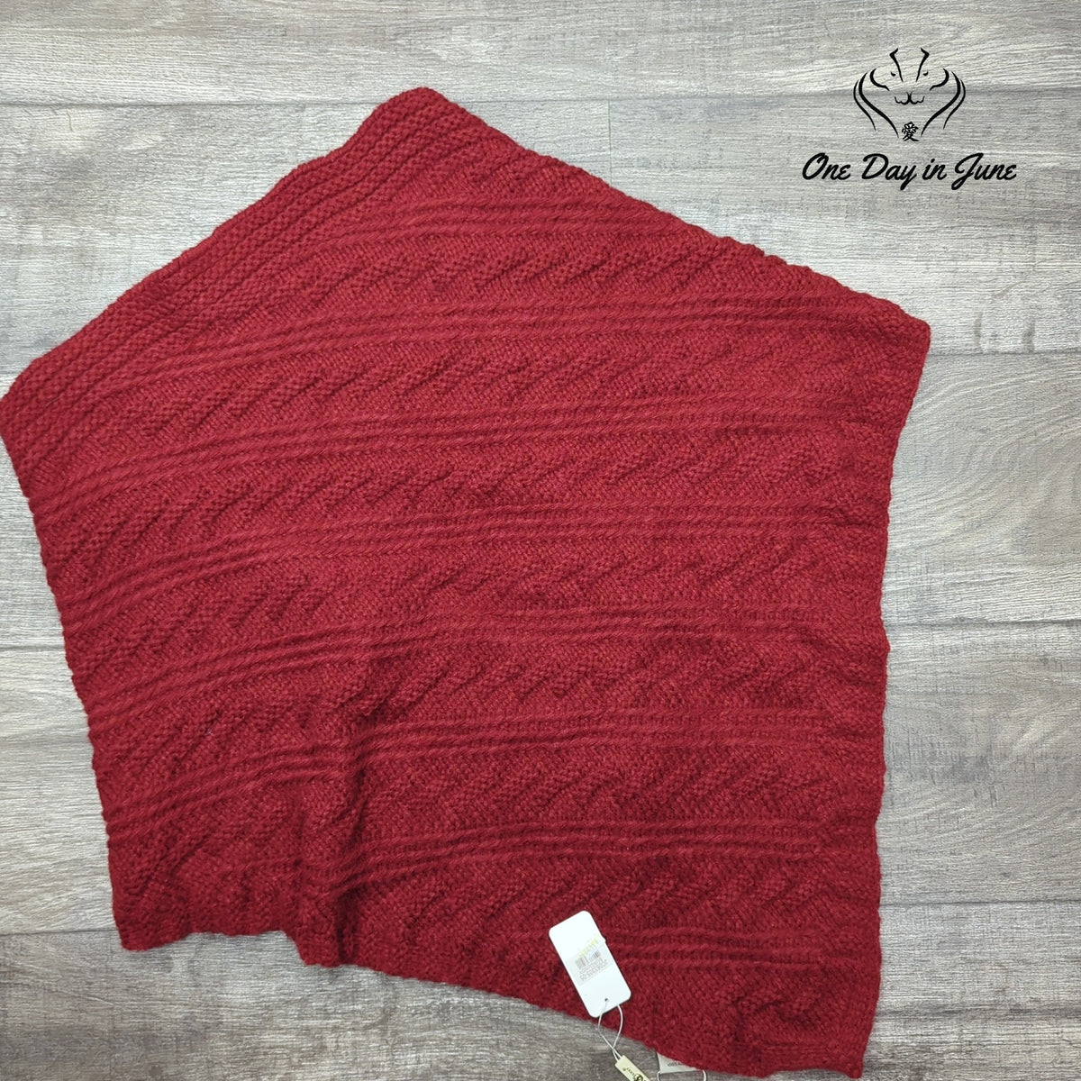 JC Sunny Knit Triangle Shawl Burgundy Cable Knit Buckle Wrap NWT Size OS