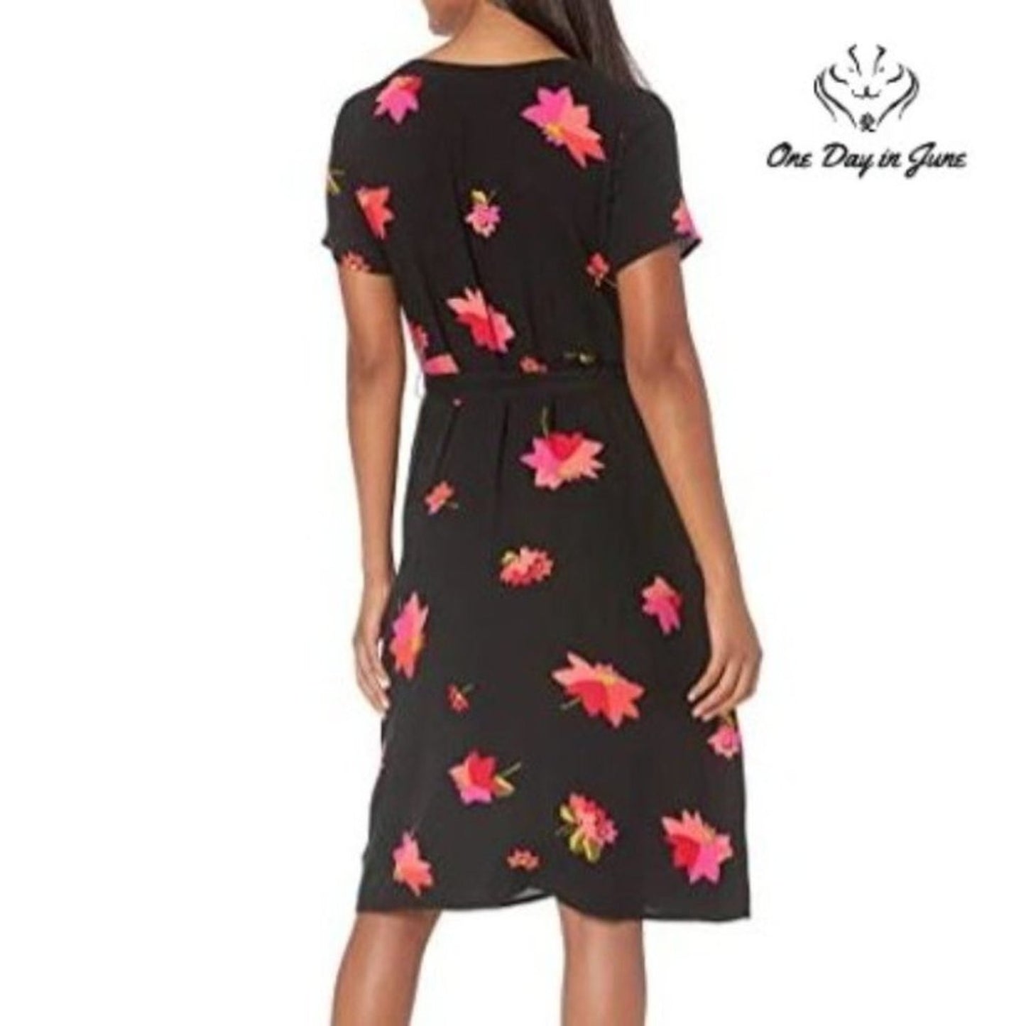 Amazon Essentials Short-Sleeve Midi Button Front Tie Dress Size M