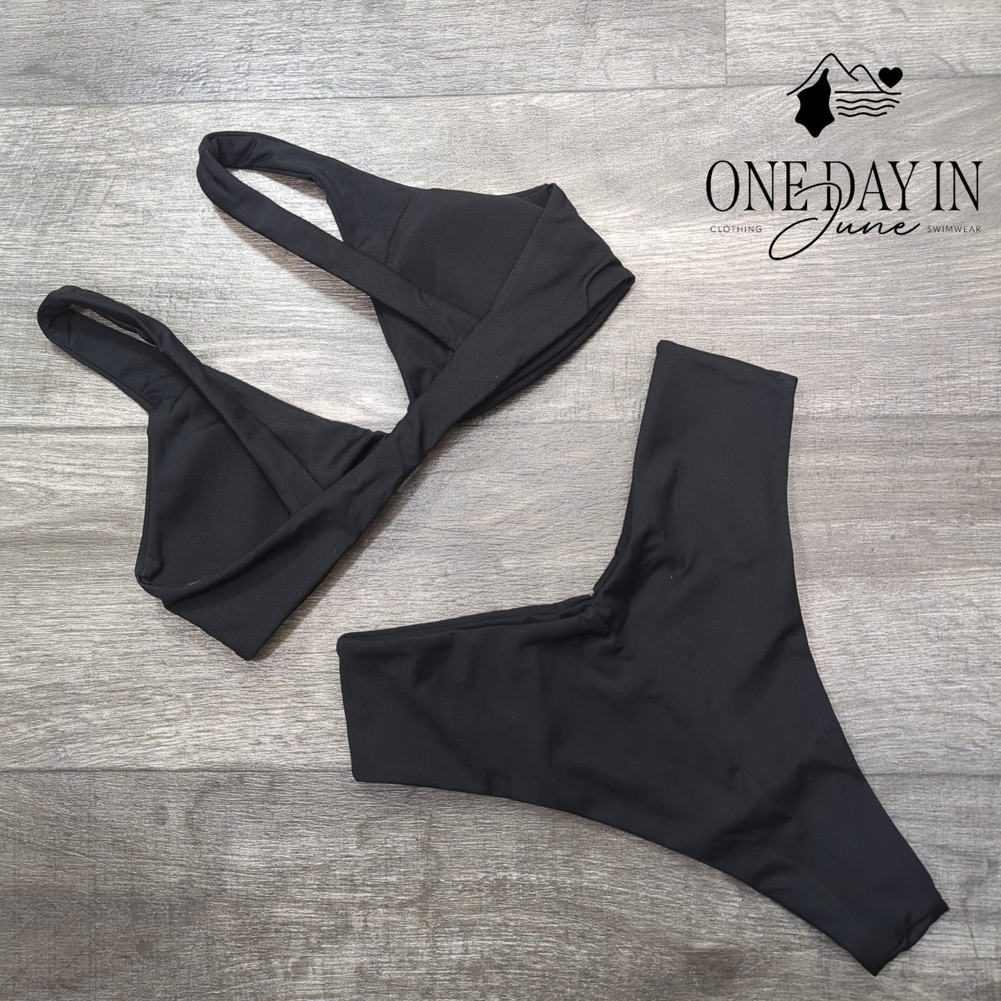 CharmLeaks Knot Front High Cut Bikini Swimsuit Size S