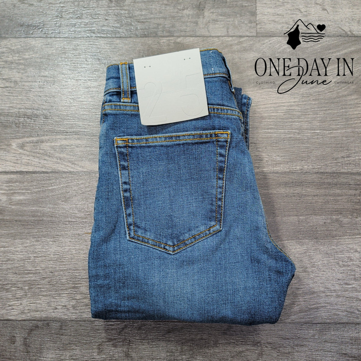 Jeanerica CW002 Classic Straight Leg Jeans Mid Vintage NWT Size 0 (25)