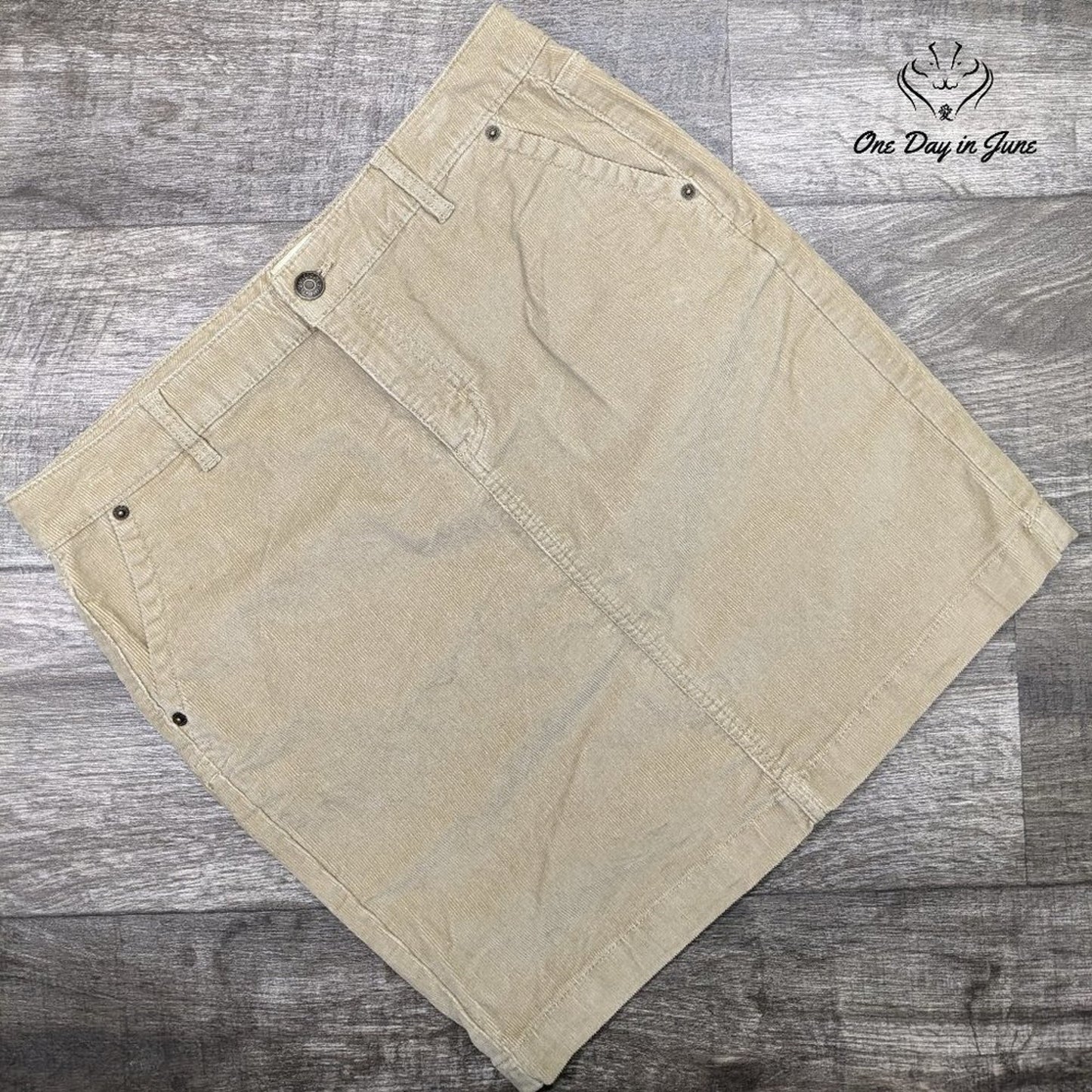 G.H. Bass Corduroy Mini Skirt Size 6