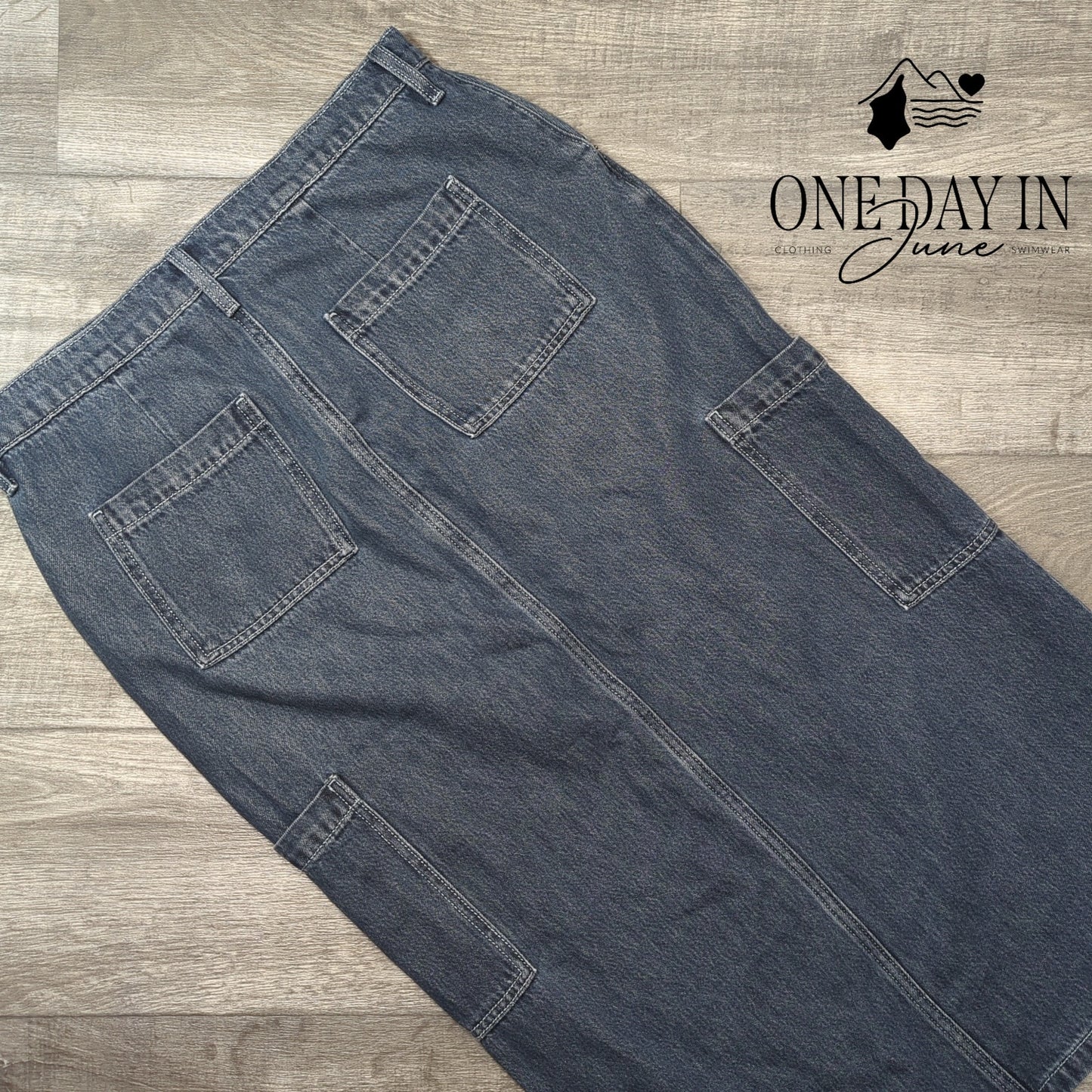 Old Navy Drapey Denim Mid Rise Skirt Size 10