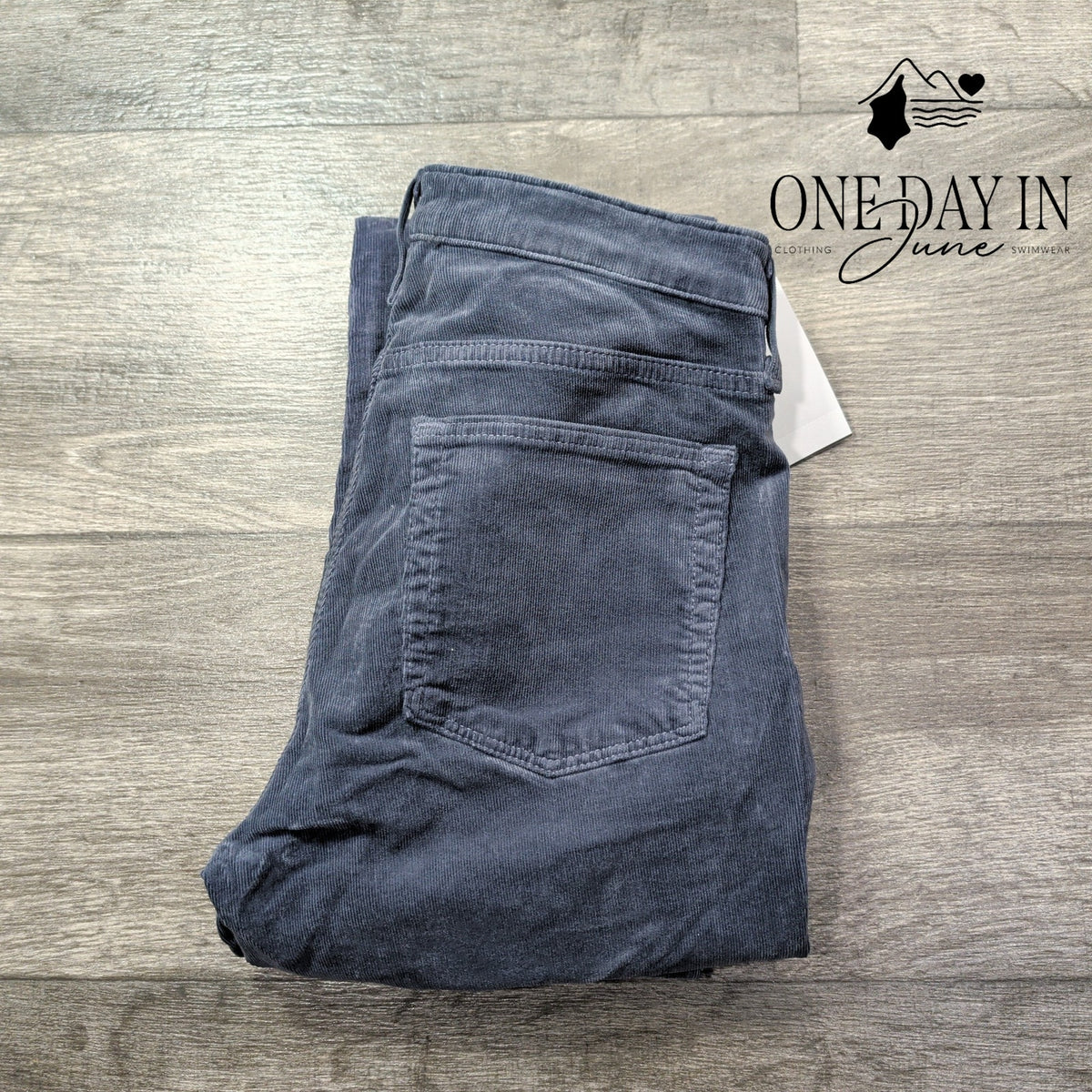 AG Adriano Goldschmied Straight Leg Corduroy Pants Gray NWT Size 4 (27)