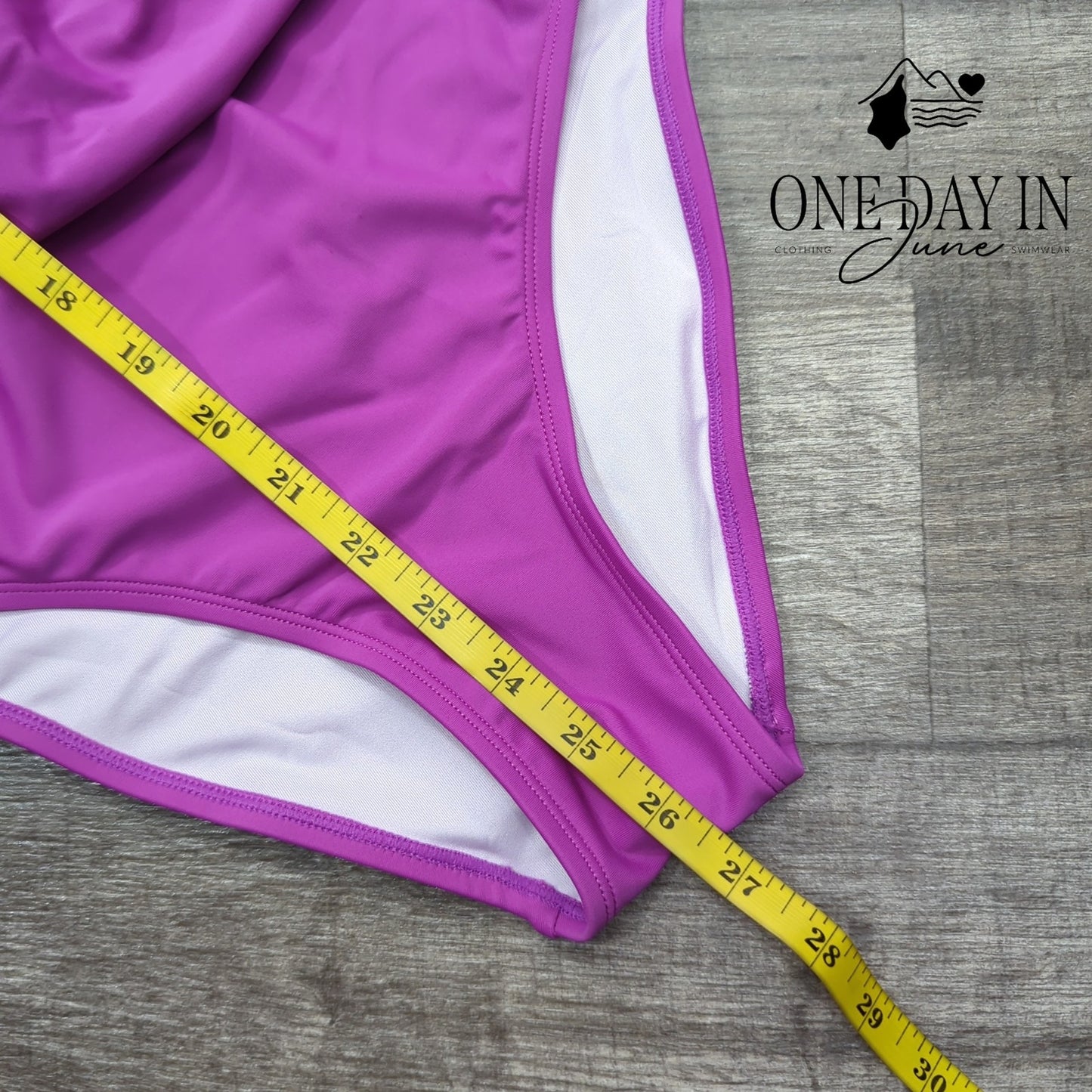 Cupshe Twist Front Keyhole One Piece Swimsuit Size S