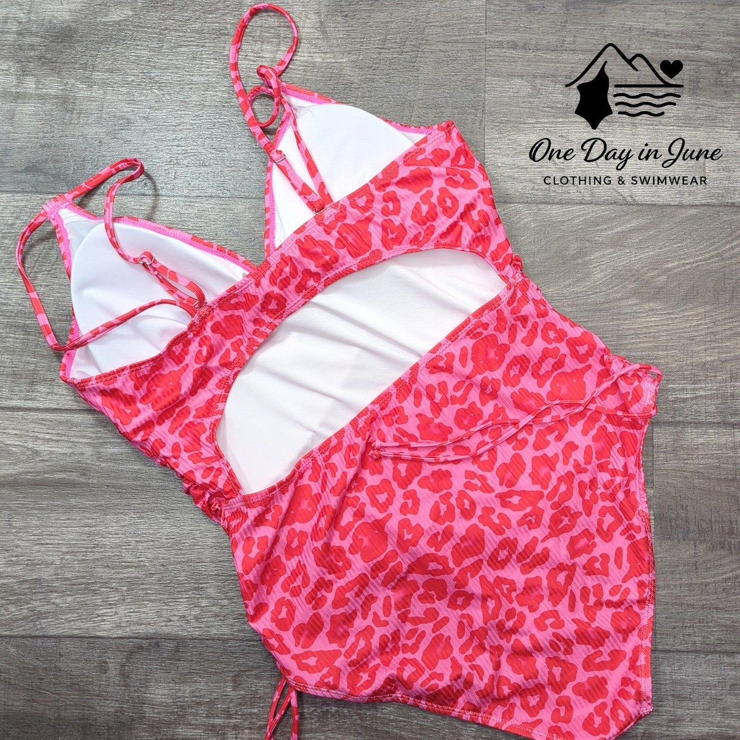 Charmleaks Plus Size Ruched Sides One Piece Swimsuit Size 2XL