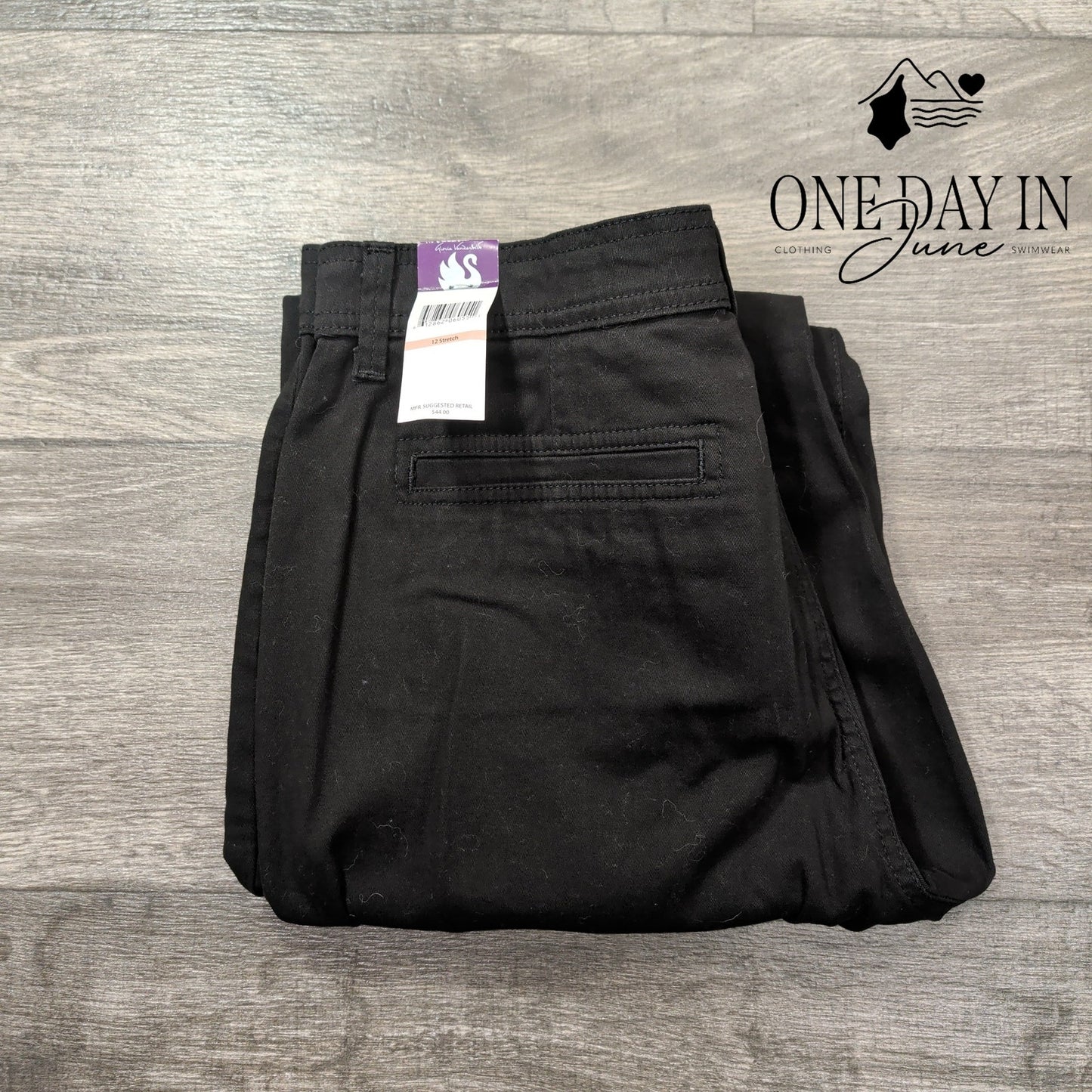 Gloria Vanderbilt Capri Pants Black Mid Rise Comfort Waist Stretch NWT Size 12