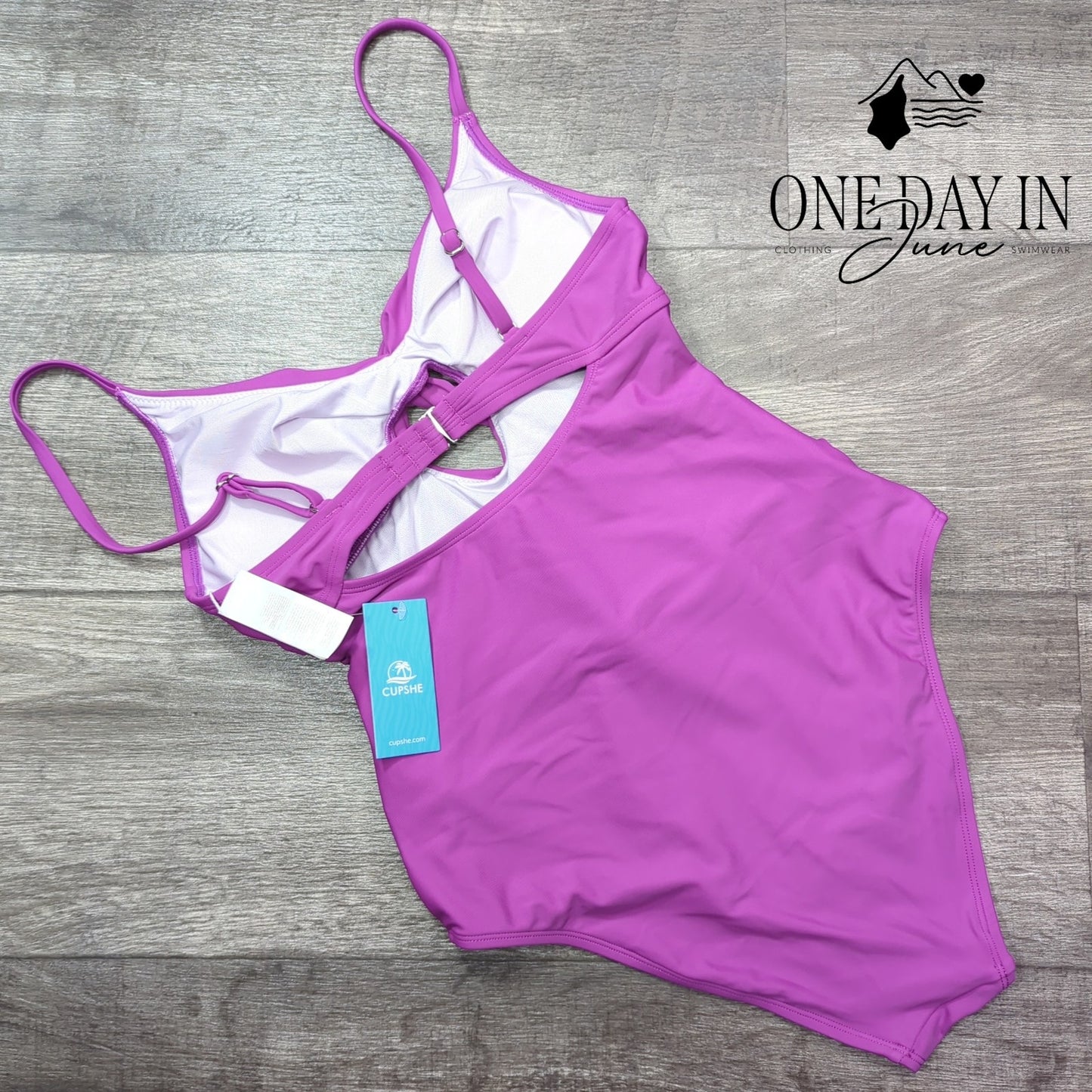 Cupshe Twist Front Keyhole One Piece Swimsuit Size S
