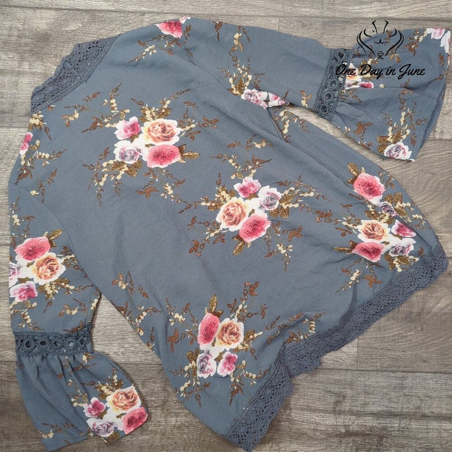 Ecowish Bell Sleeve Boho Top Size S