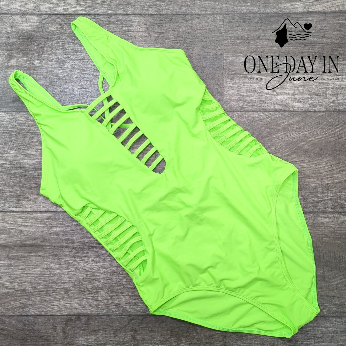 Aqua Eve Cut Out One Piece Swimsuit Size XL