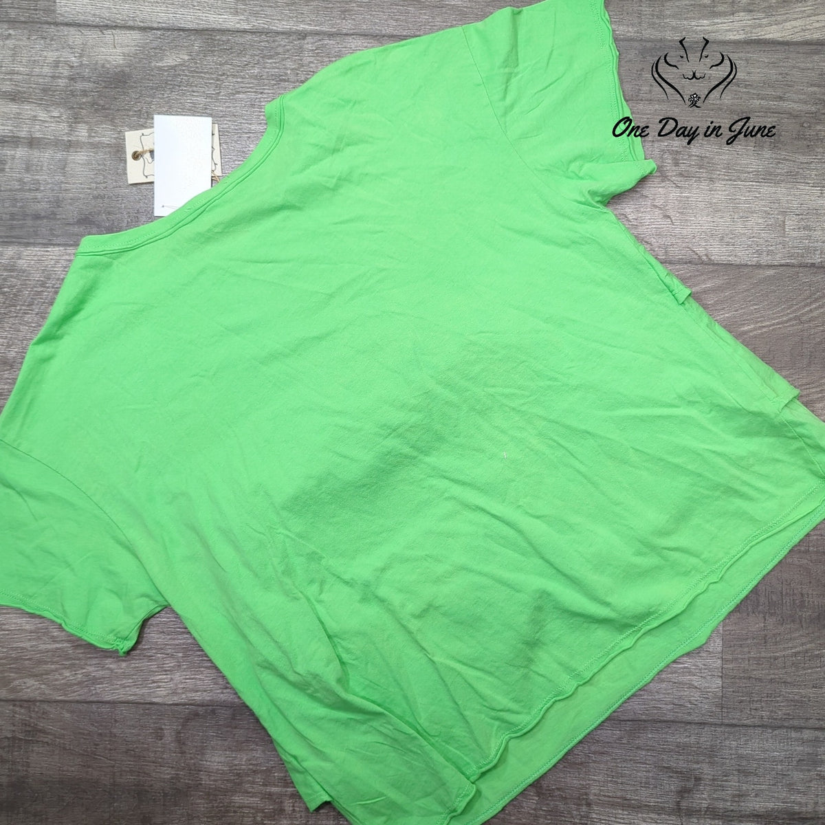 Easel Los Angeles Tiered Ruffle Tee Bright Green Short Sleeve NWT Size S