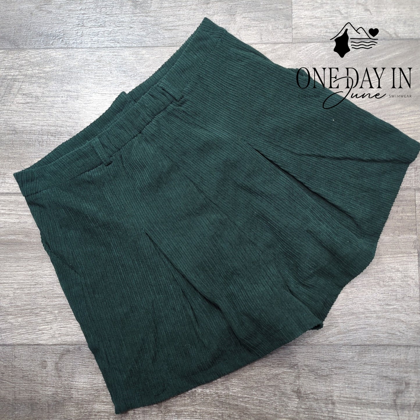 Kirious High Waist Corduroy Shorts Size S