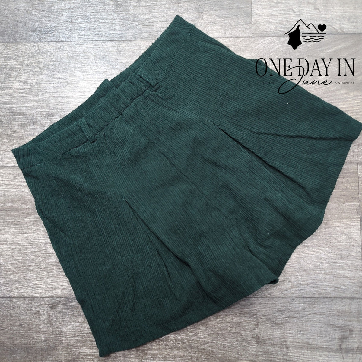 Kirious High Waist Corduroy Shorts Dark Green Size S