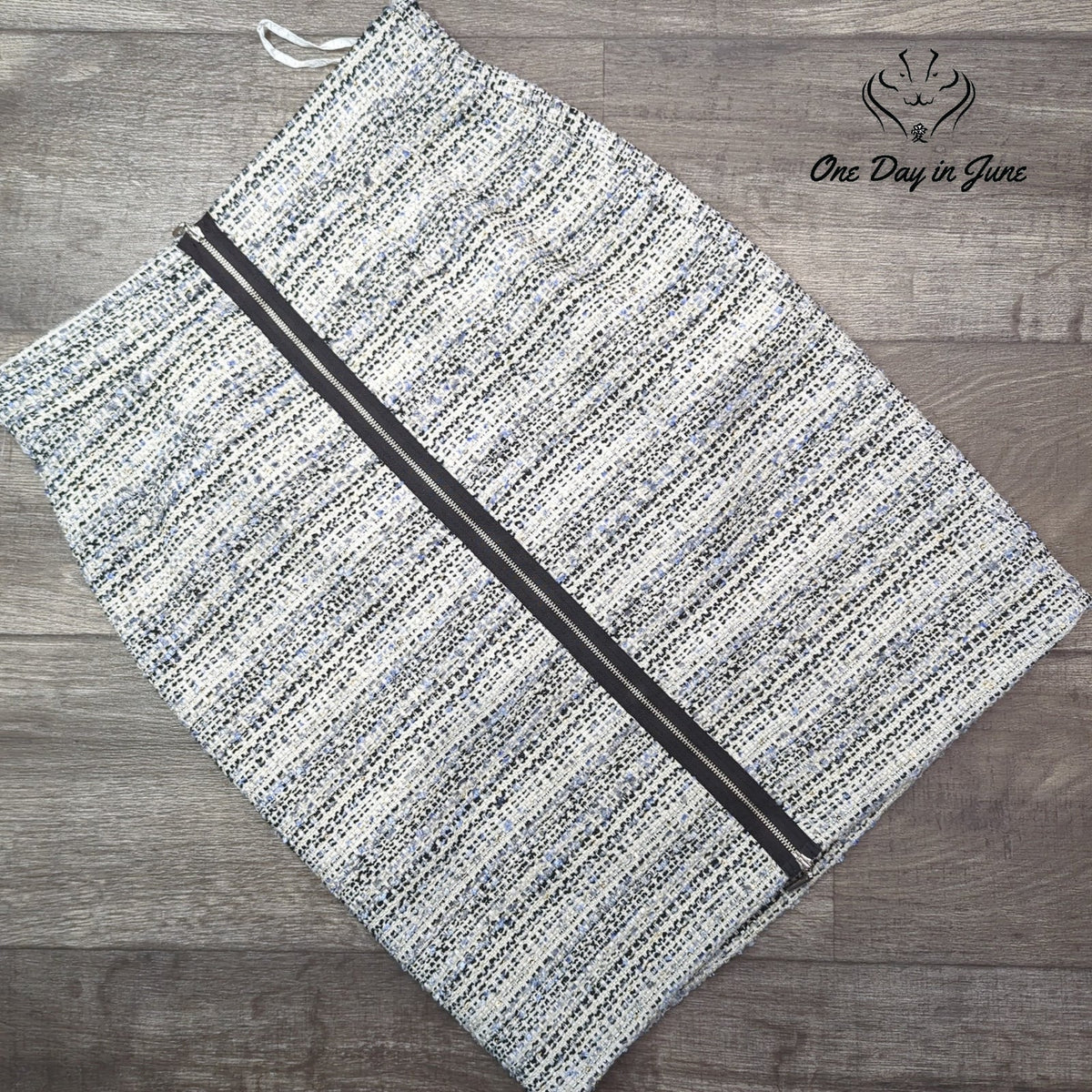Tahari Arthur S Levine Pencil Skirt Blue White Tweed Boucle Size 6