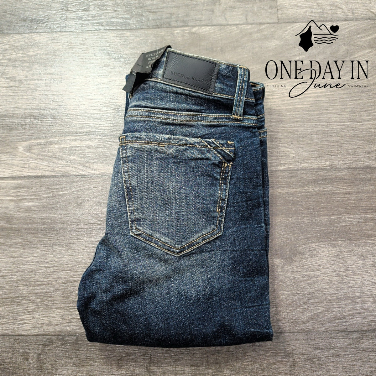 Buckle Black Fit No 53 Skinny Jeans Tacoma Mid Rise Stretch NWT Size 0 (24x30)