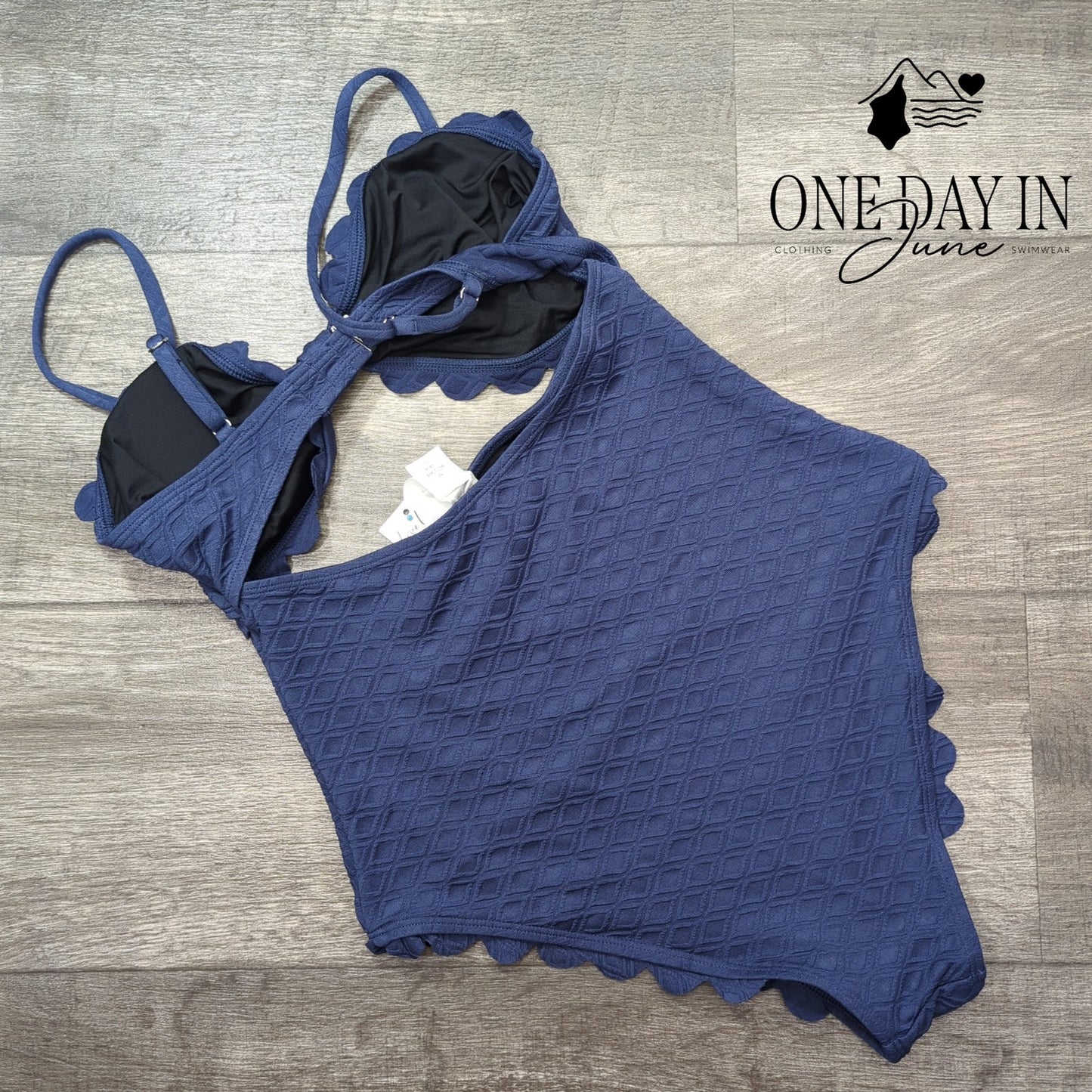 Cupshe Scallop Textured Cut Out One Piece Swimsuit Size M