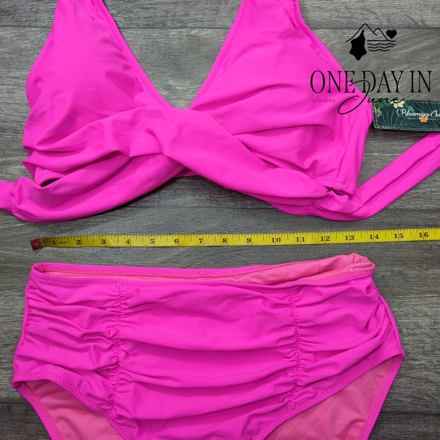 Blooming Jelly Halter Cross Front Tie Ruched Bikini Swimsuit Size L