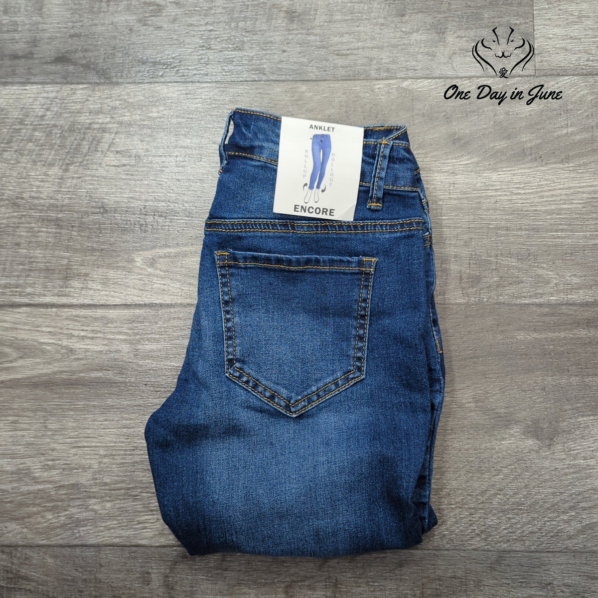 Encore Juniors Skinny Ankle Jeans Medium Wash Blue Stretch NWT Size 1