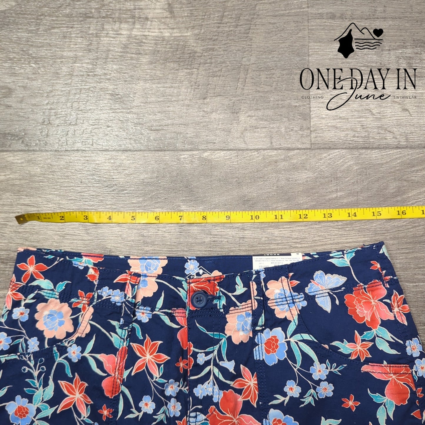 St. John's Bay Mid Rise Easy Fit Skort Size 6