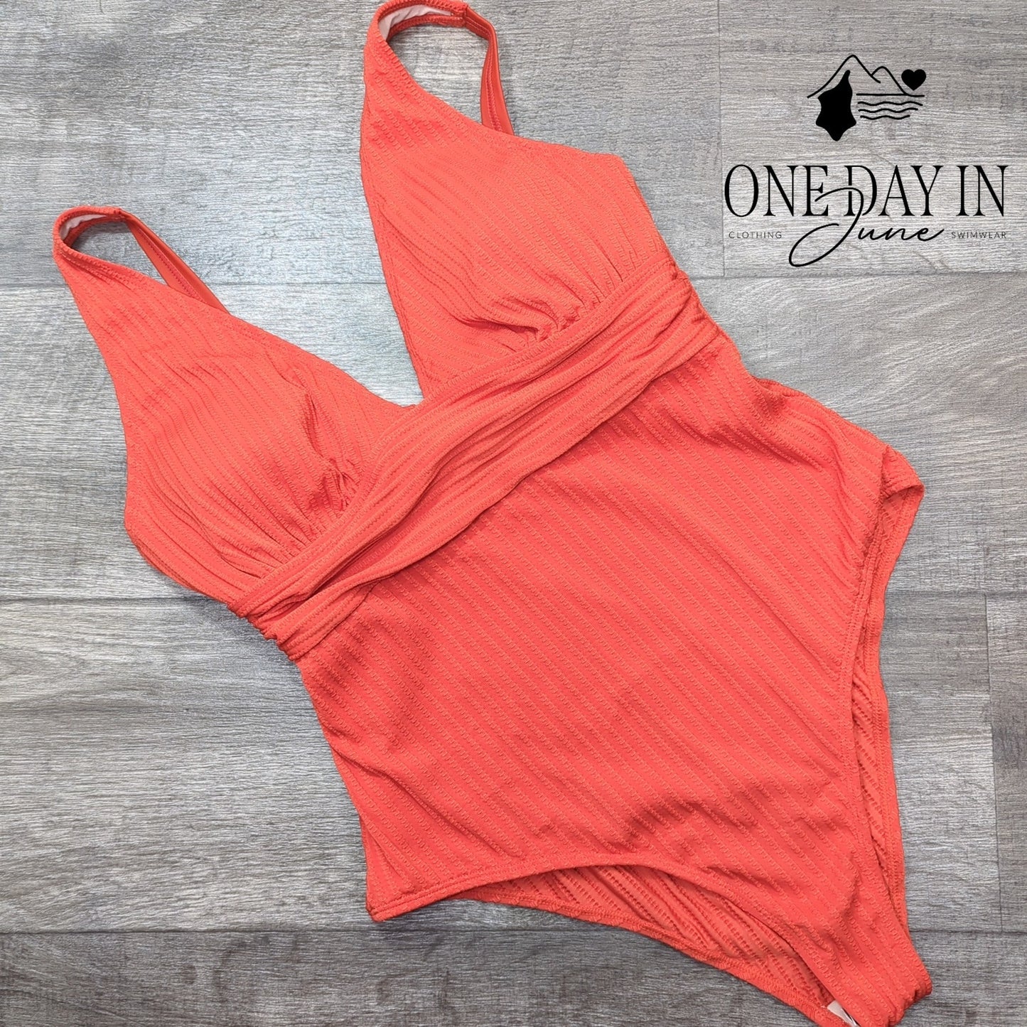 Cupshe Textured V Neck One Piece Swimsuit Size XL