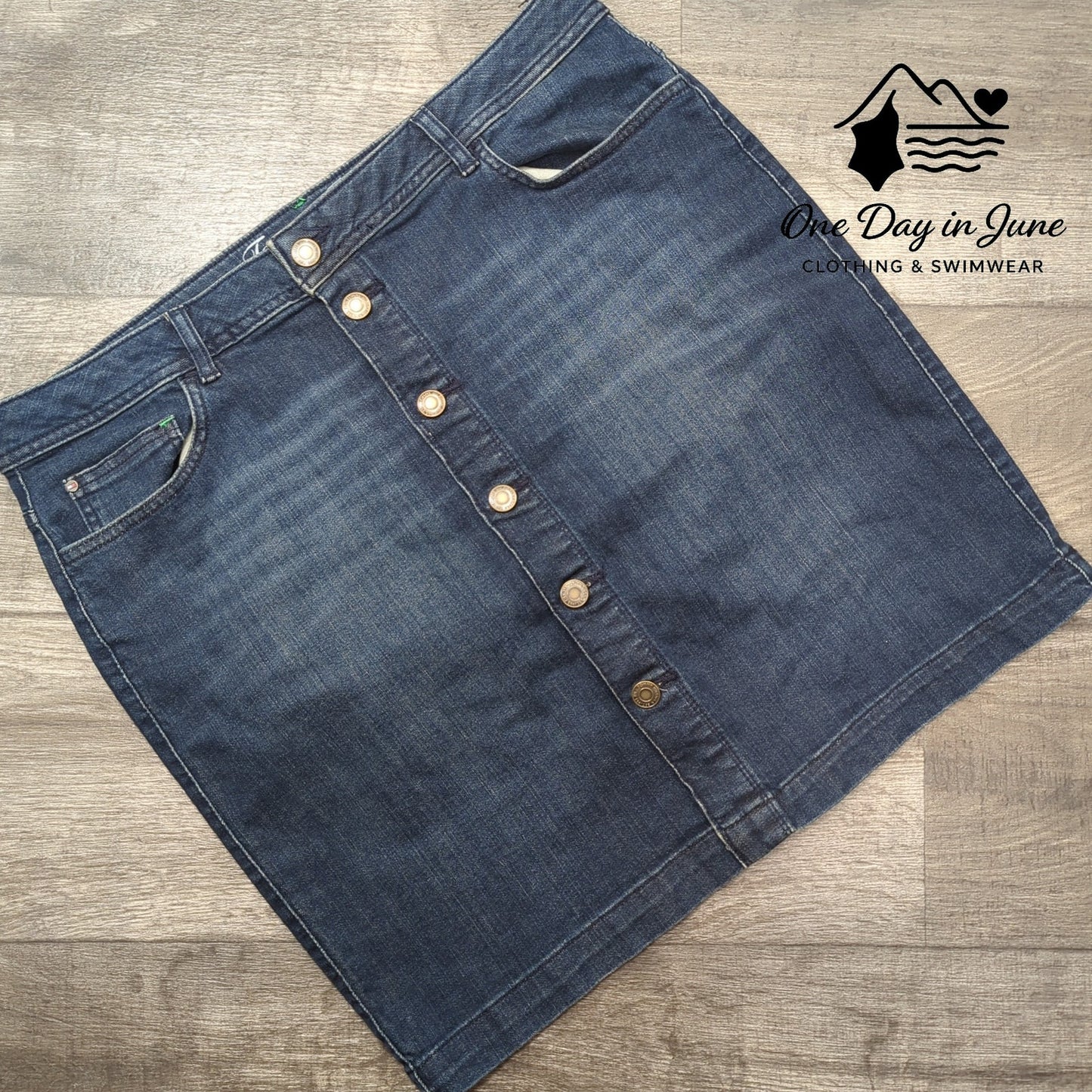 Tommy Hilfiger Button Front Denim Skirt Size 14
