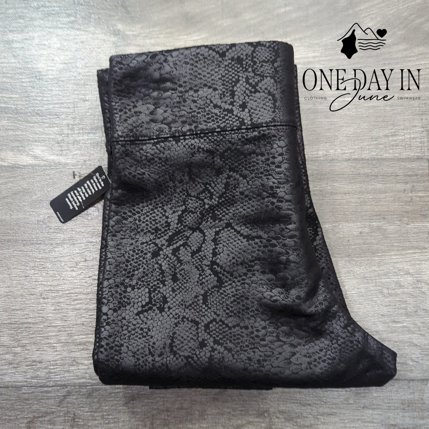 Anna & Ava Snake Print Ankle Legging Size M