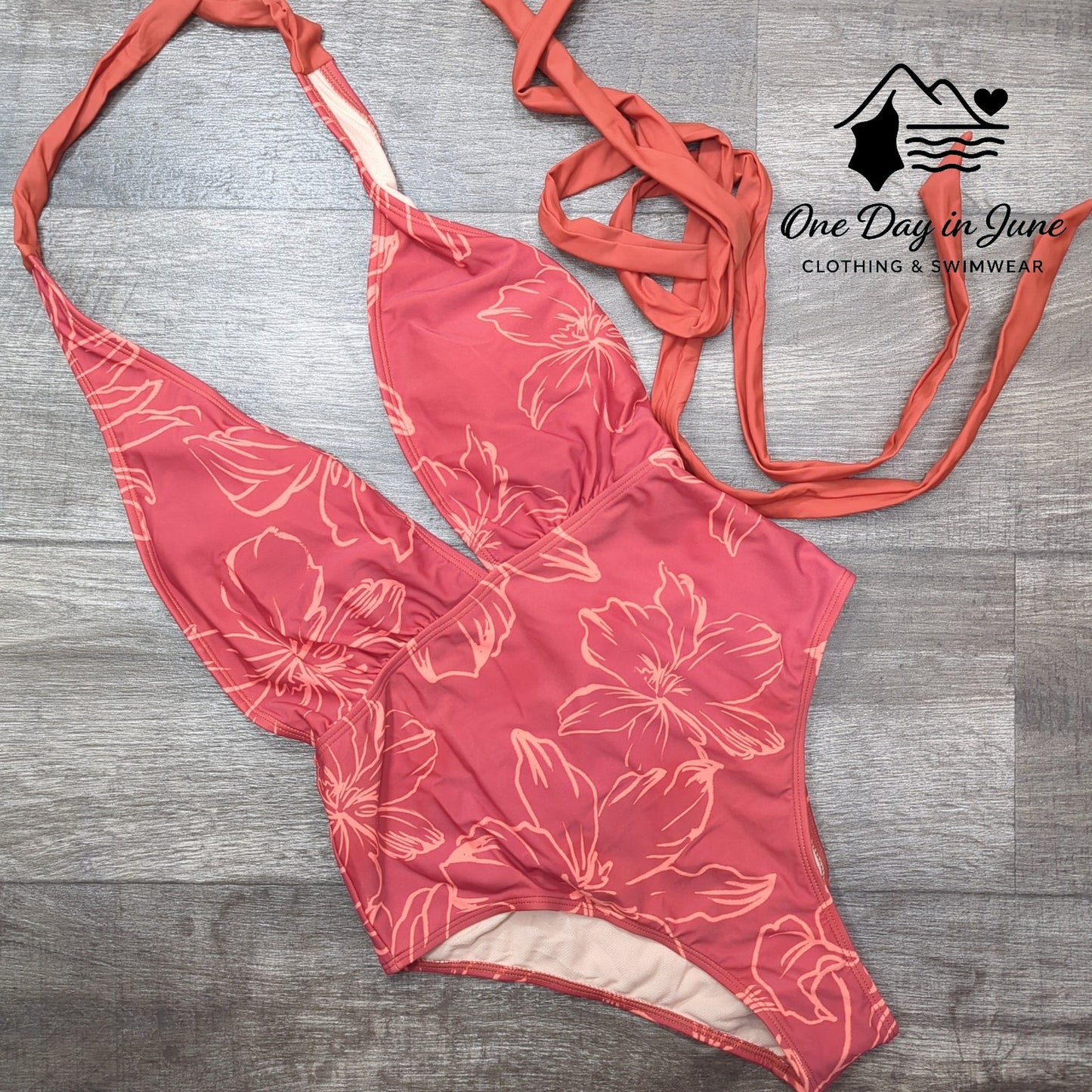 Cupshe Tie Wrap V Neck One Piece Swimsuit Size S