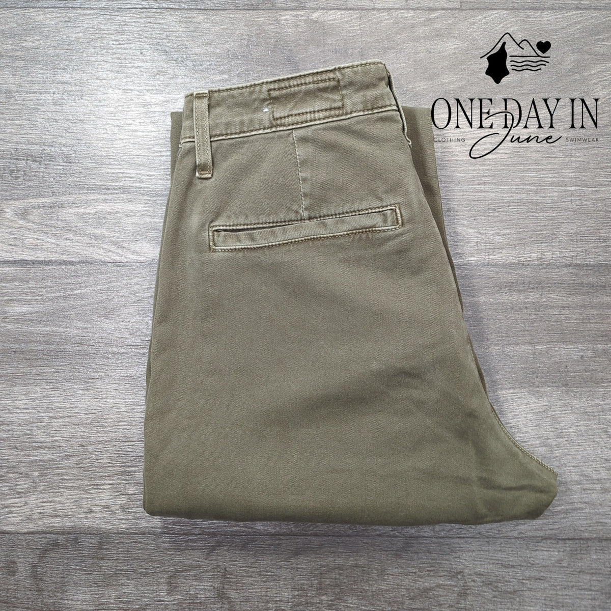 AG Adriano Goldschmied The Caden Tailored Trouser Pants Olive Green NWT Size 4