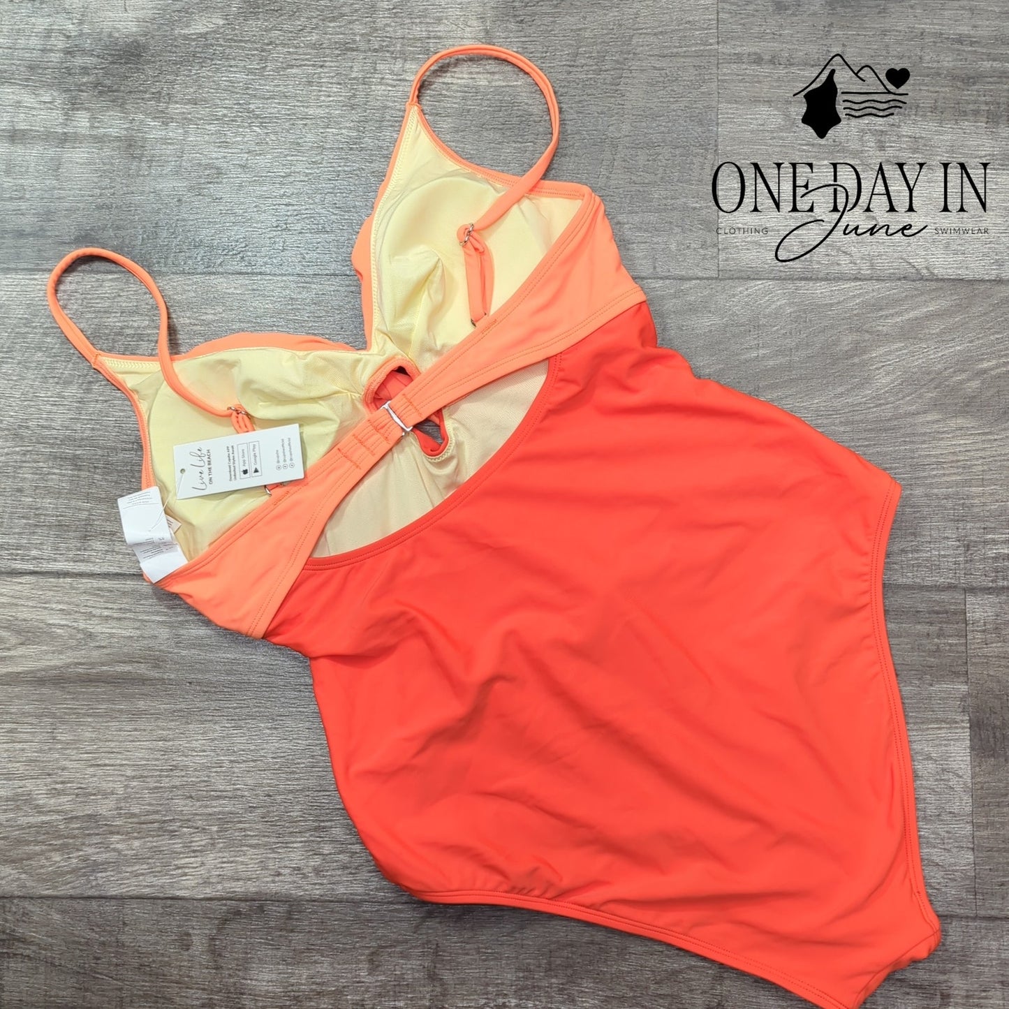 Cupshe Twist Front Keyhole One Piece Swimsuit Size L