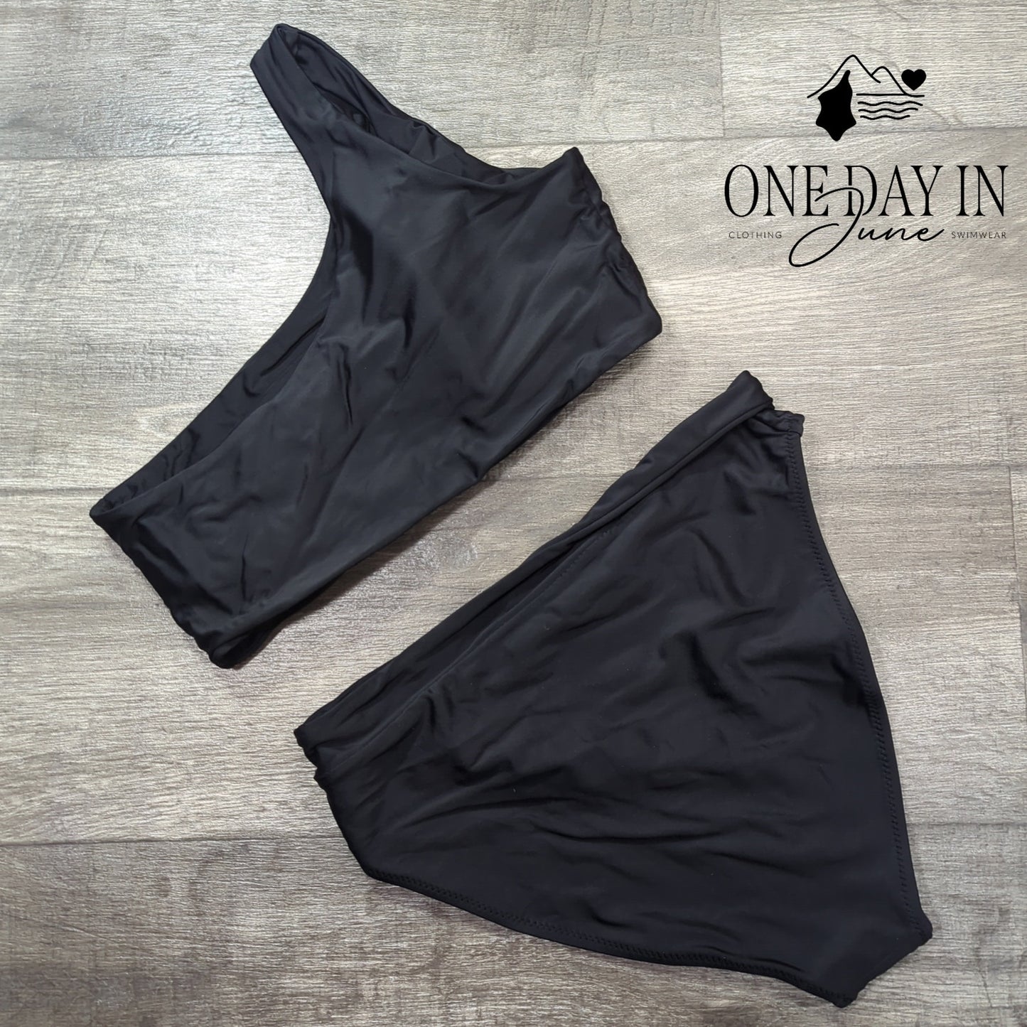 CharmLeaks One Shoulder Bikini Swimsuit Size M